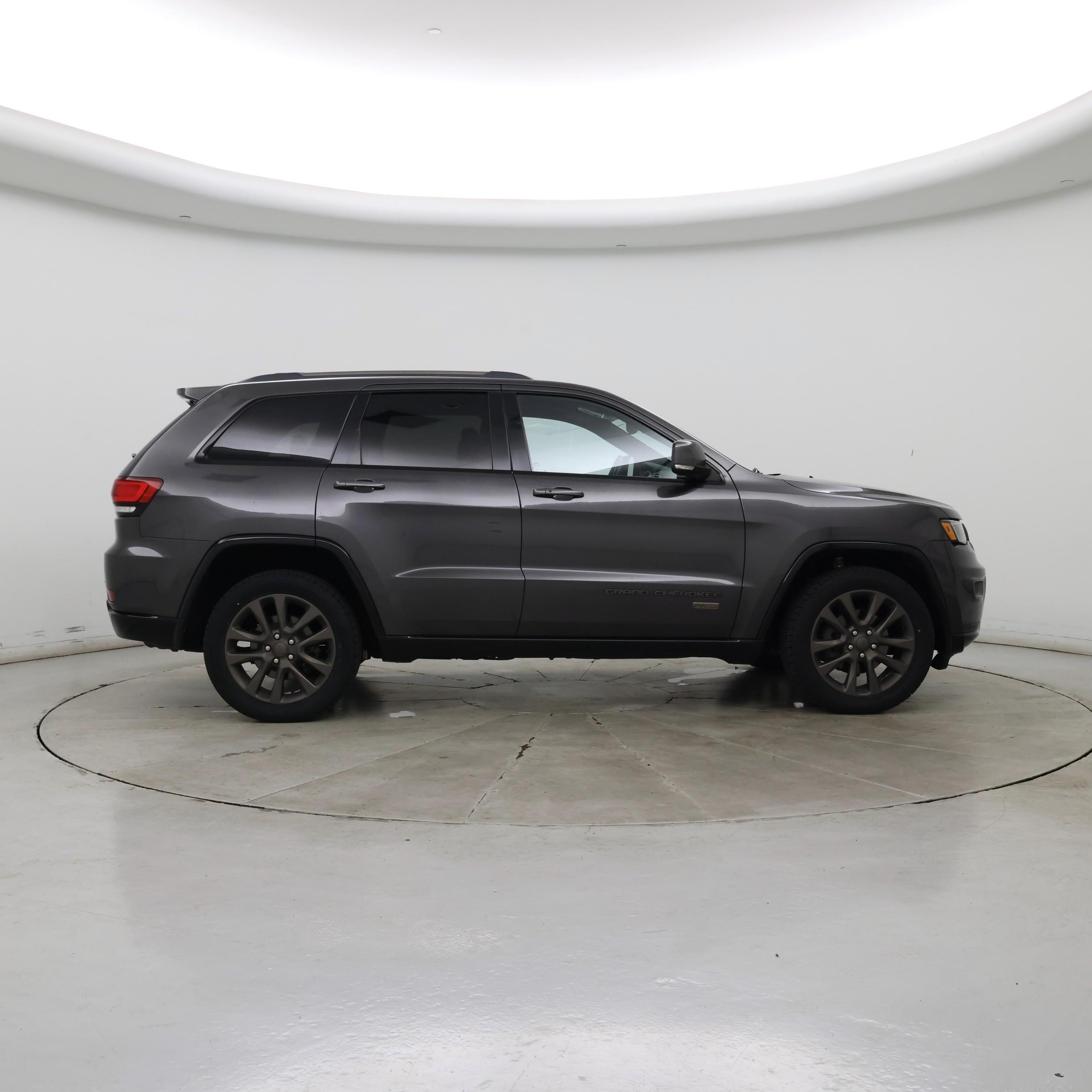 Thumbnail: 2016 Jeep Grand Cherokee - 7