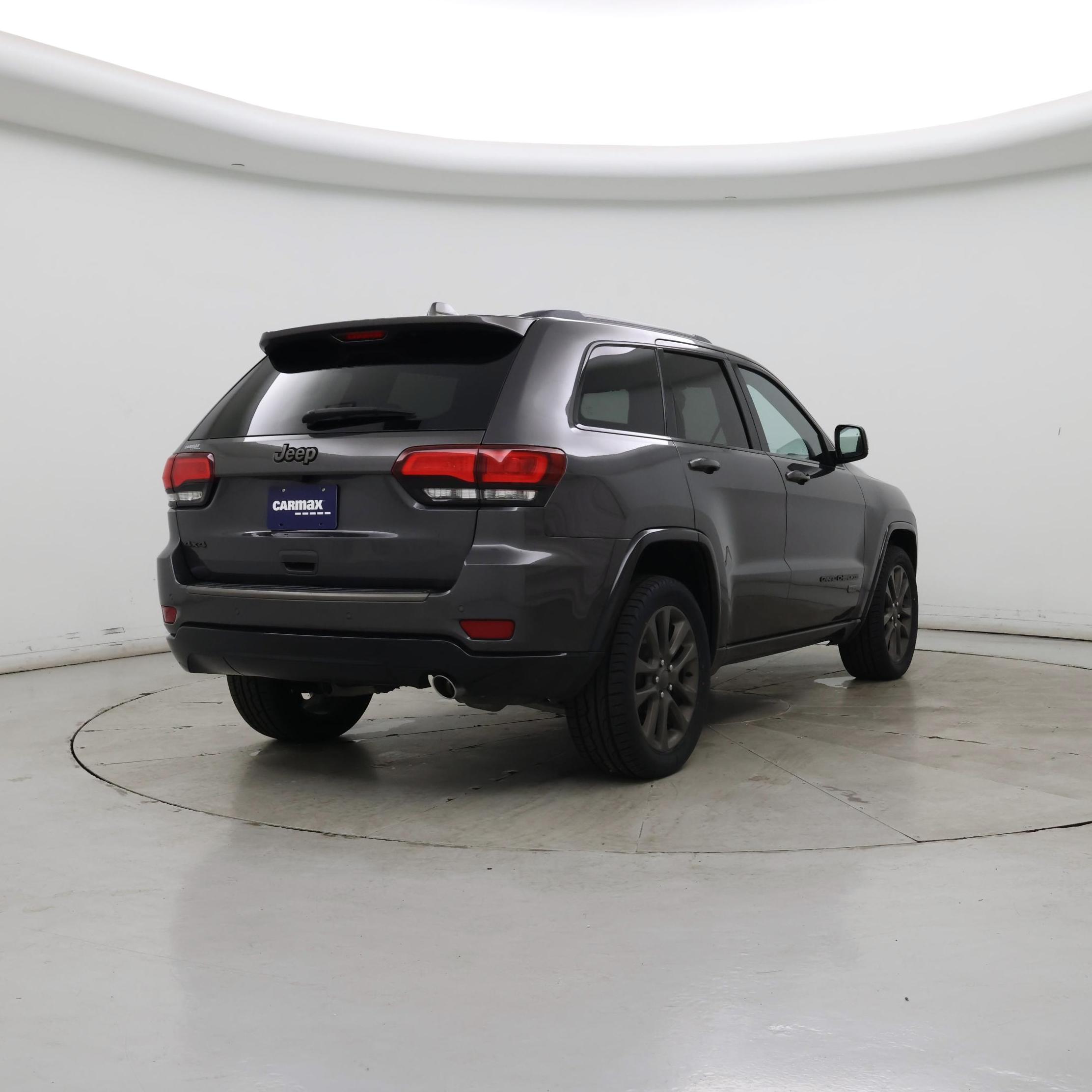 Thumbnail: 2016 Jeep Grand Cherokee - 8