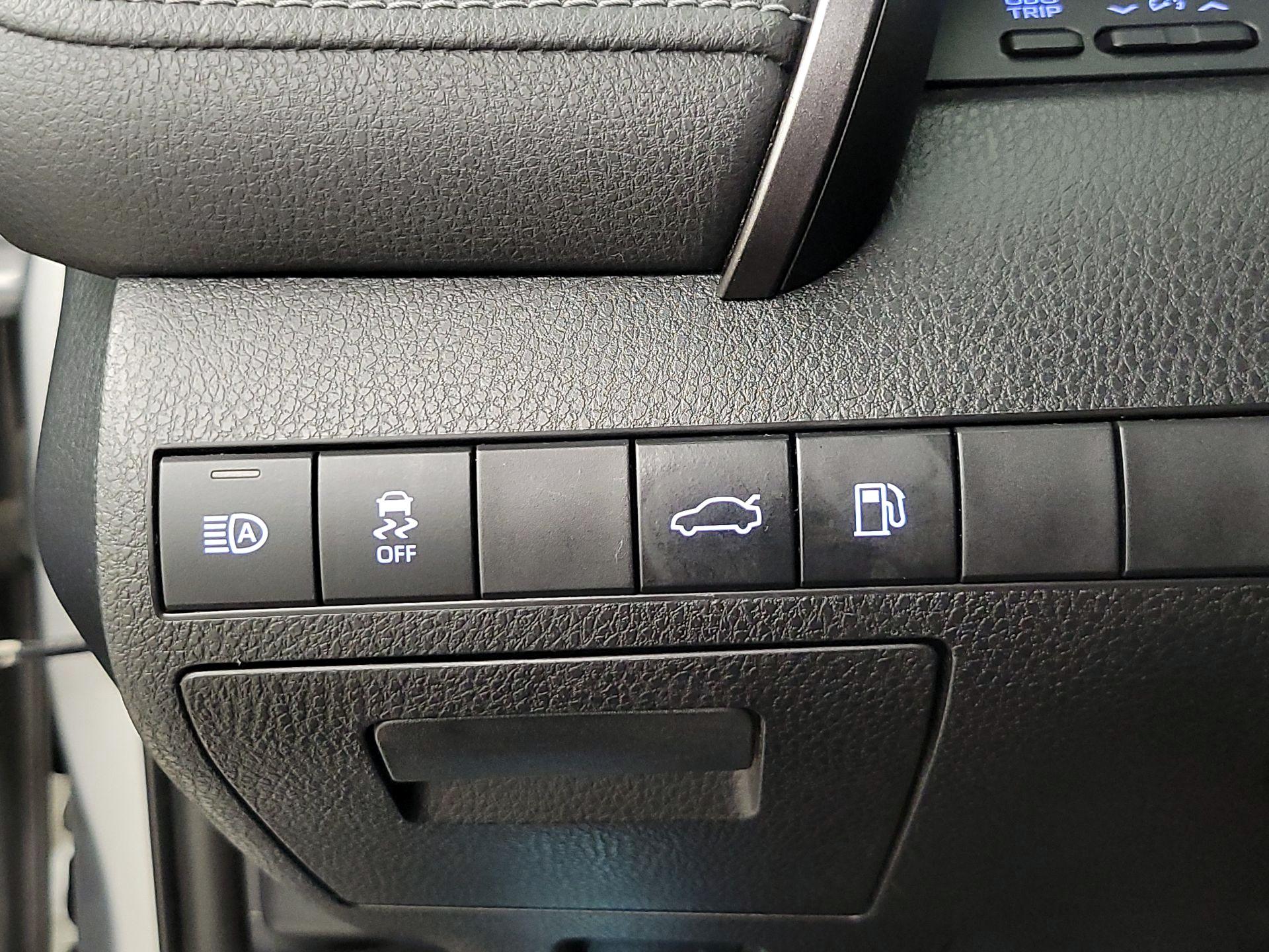 Thumbnail: 2018 Toyota Camry - 13