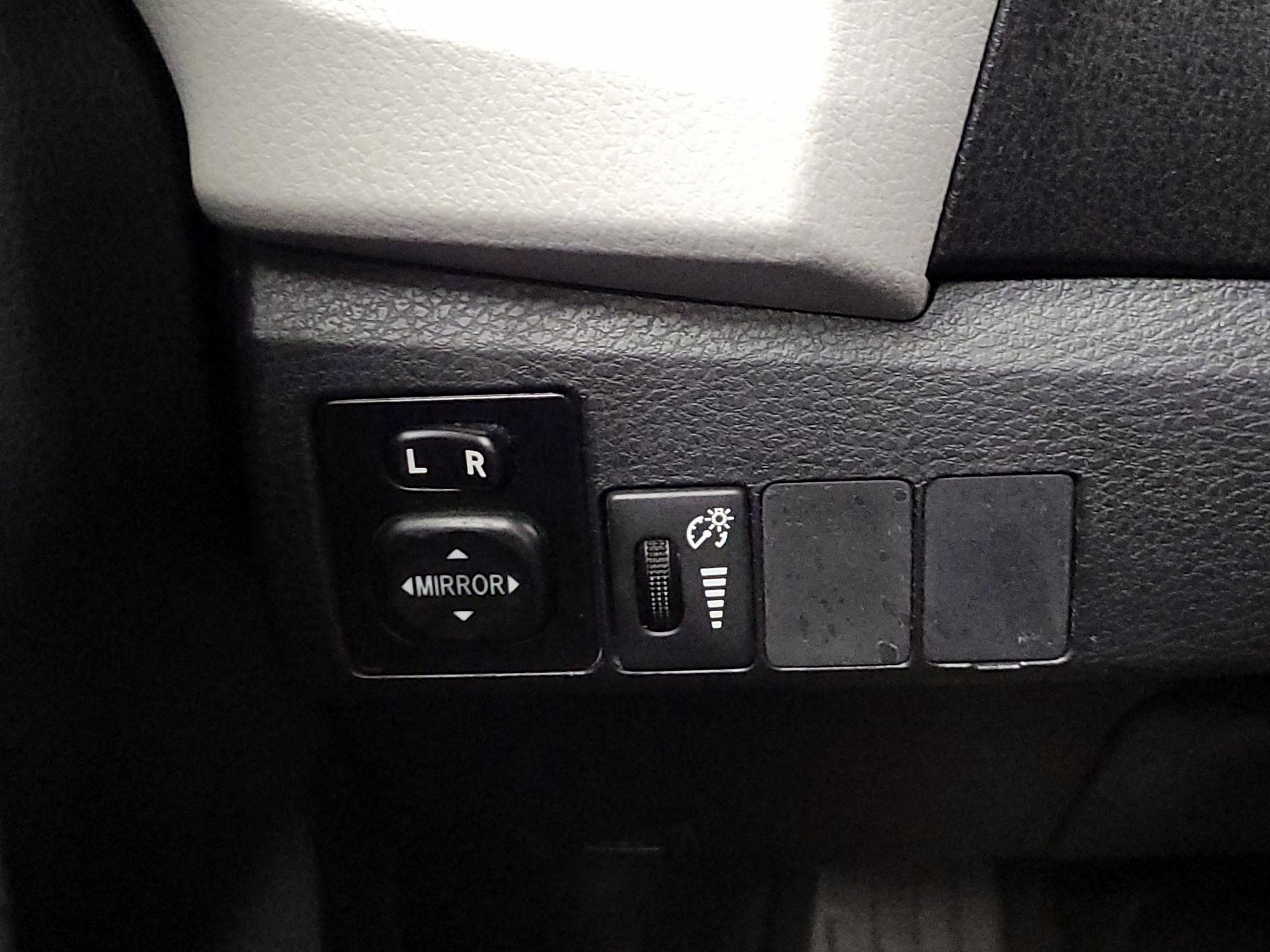 Thumbnail: 2014 Toyota Corolla - 13