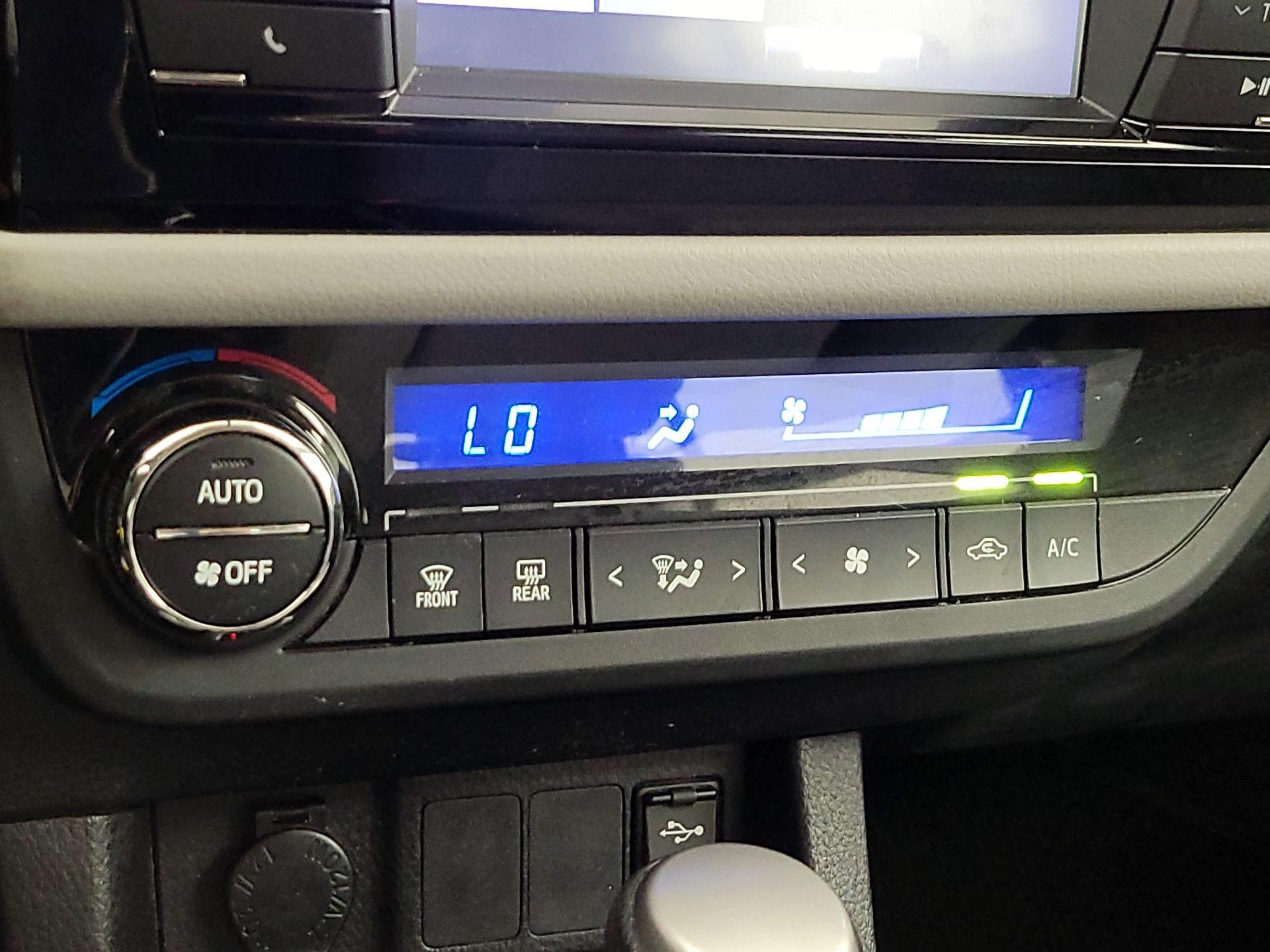 Thumbnail: 2014 Toyota Corolla - 16