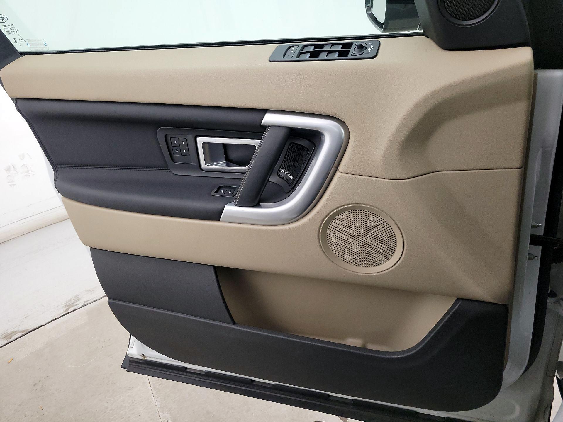 Thumbnail: 2019 Land Rover Discovery Sport - 12