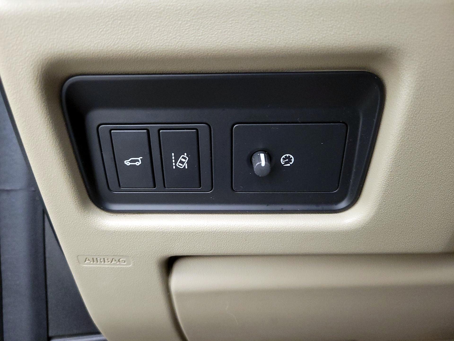 Thumbnail: 2019 Land Rover Discovery Sport - 13
