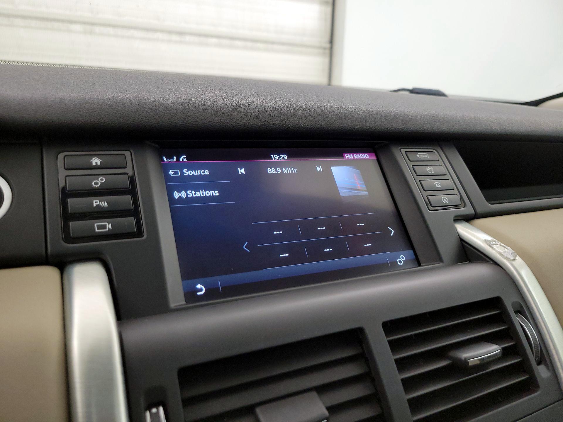 Thumbnail: 2019 Land Rover Discovery Sport - 16