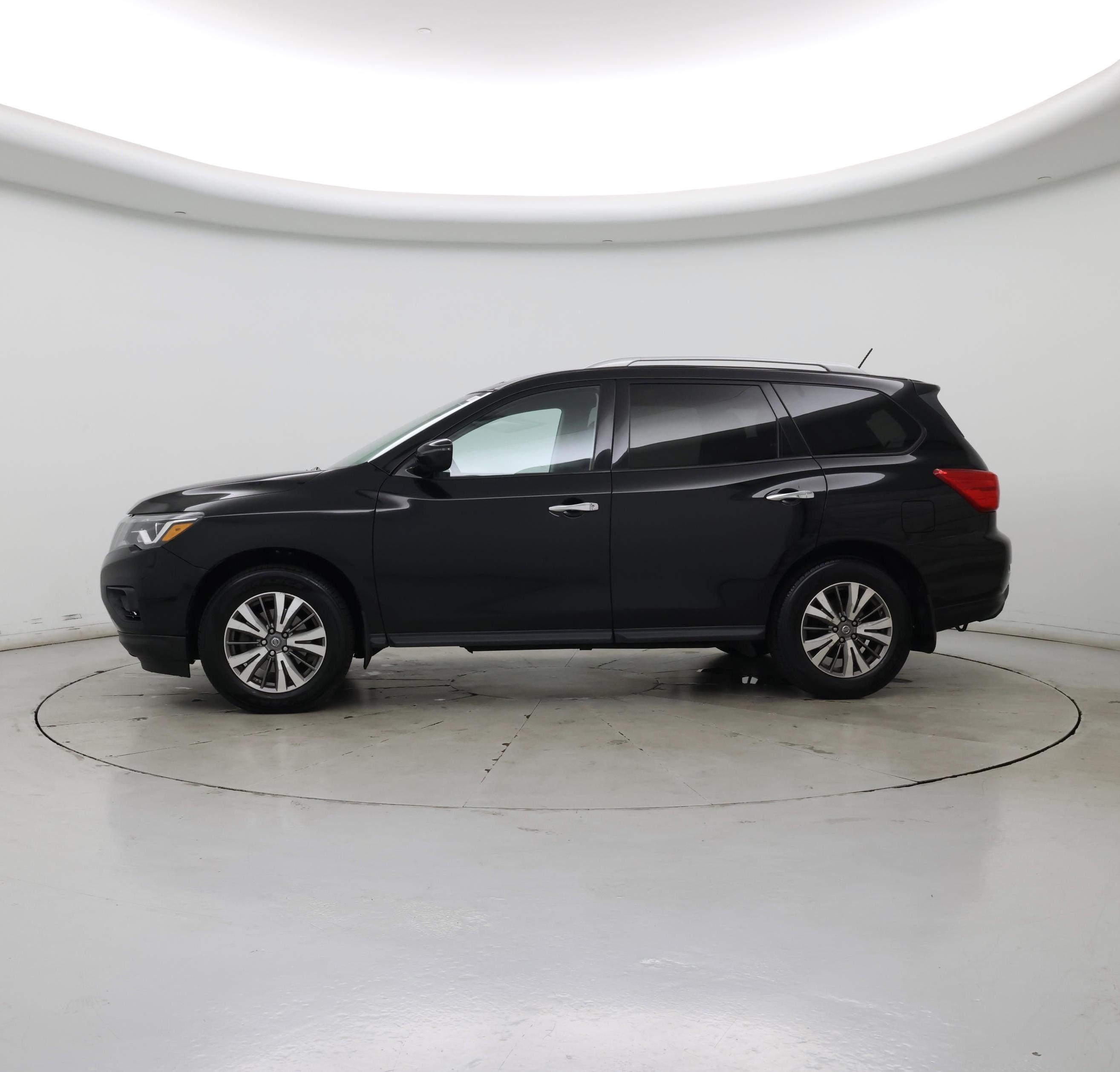 Thumbnail: 2018 Nissan Pathfinder - 3