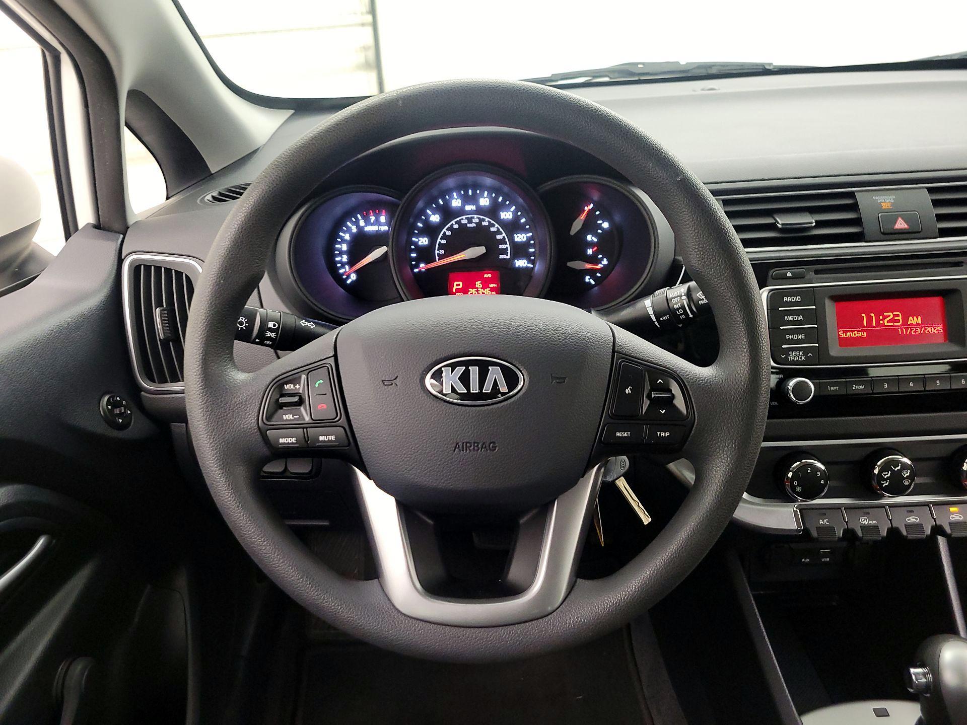 Thumbnail: 2016 Kia Rio - 10