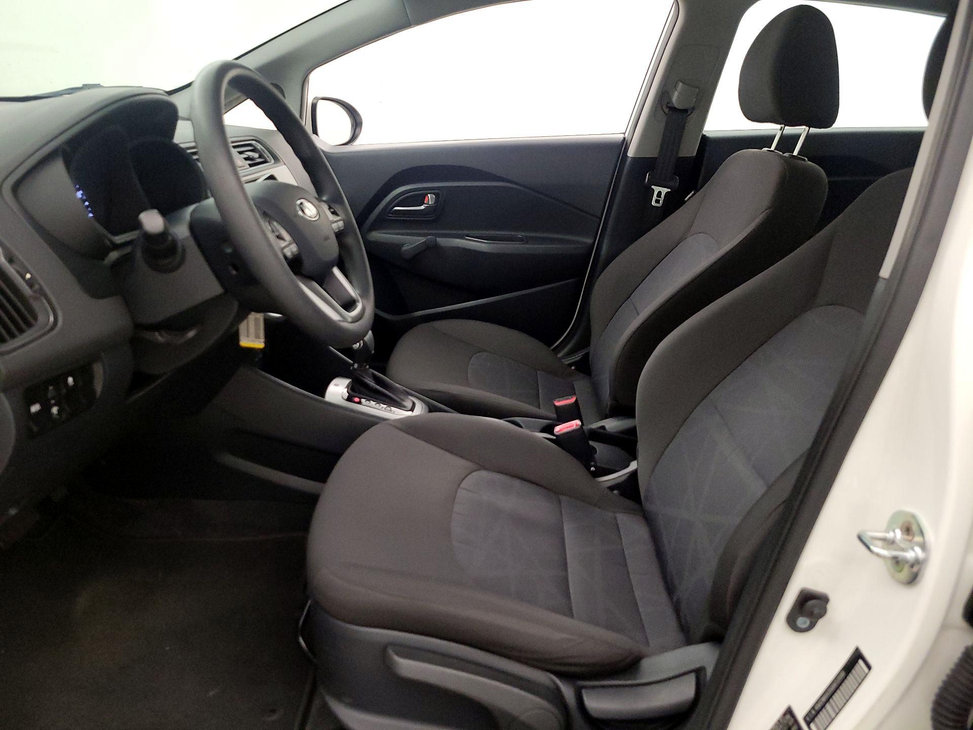 Thumbnail: 2016 Kia Rio - 11