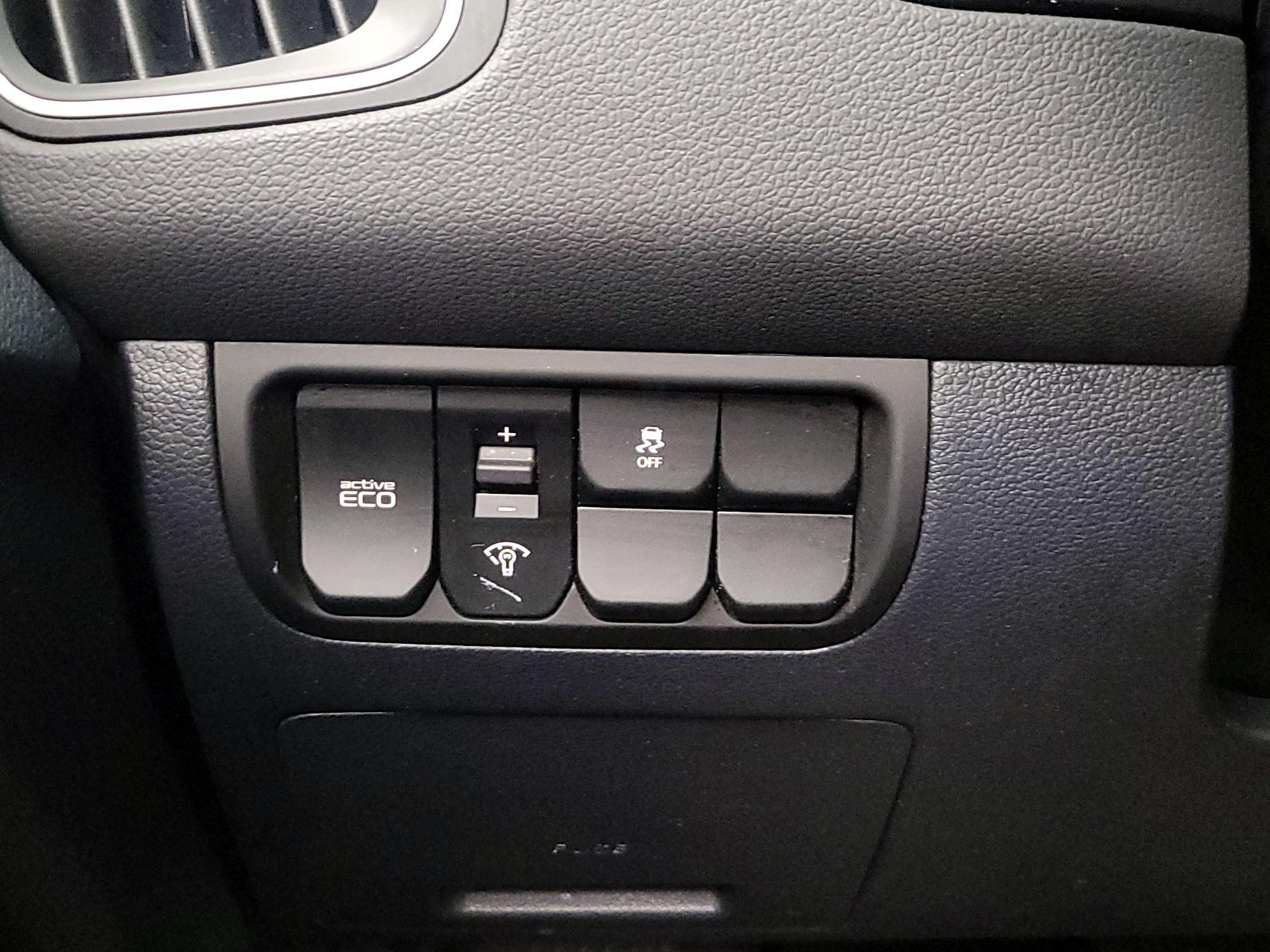 Thumbnail: 2016 Kia Rio - 13