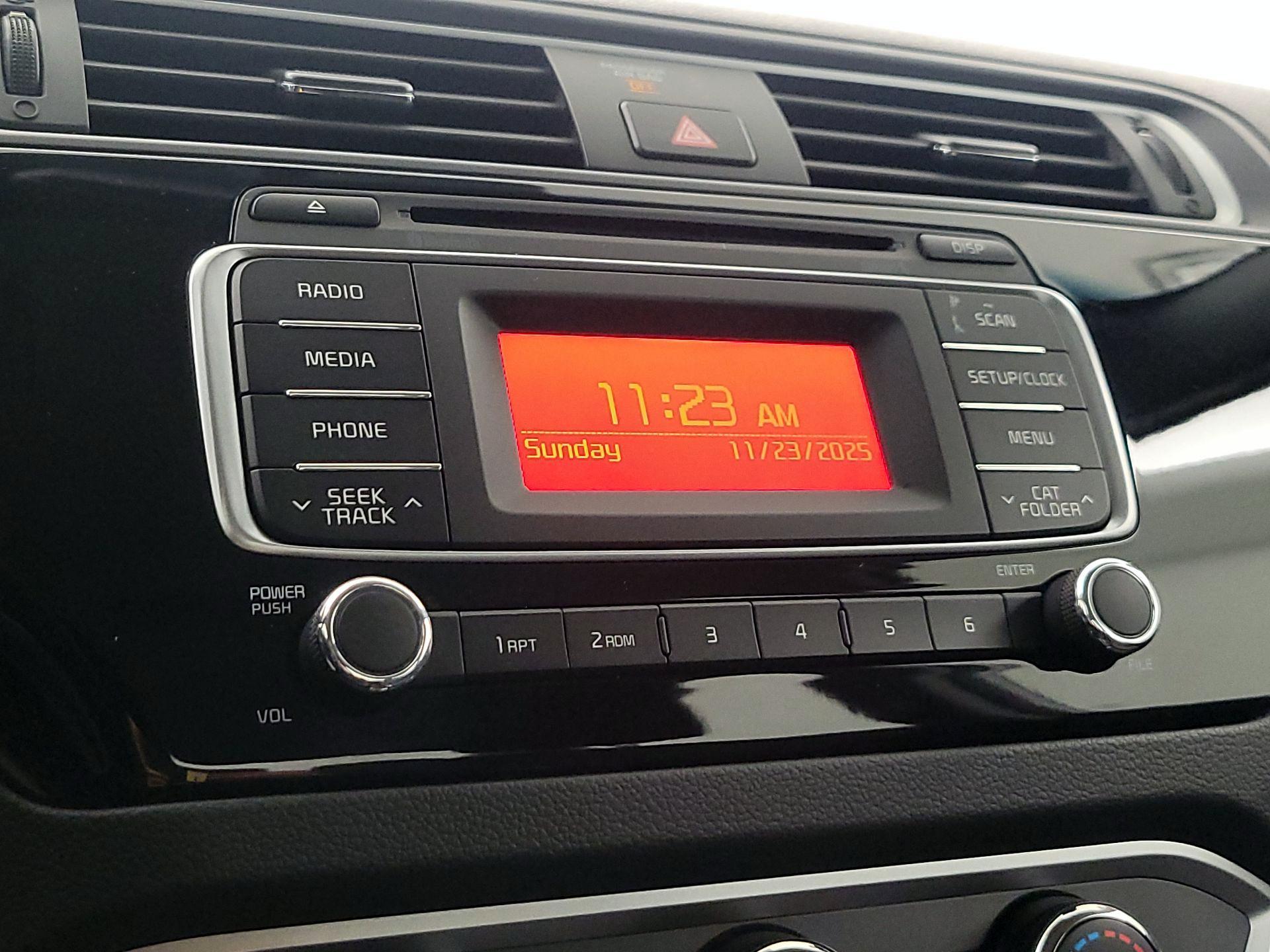 Thumbnail: 2016 Kia Rio - 14