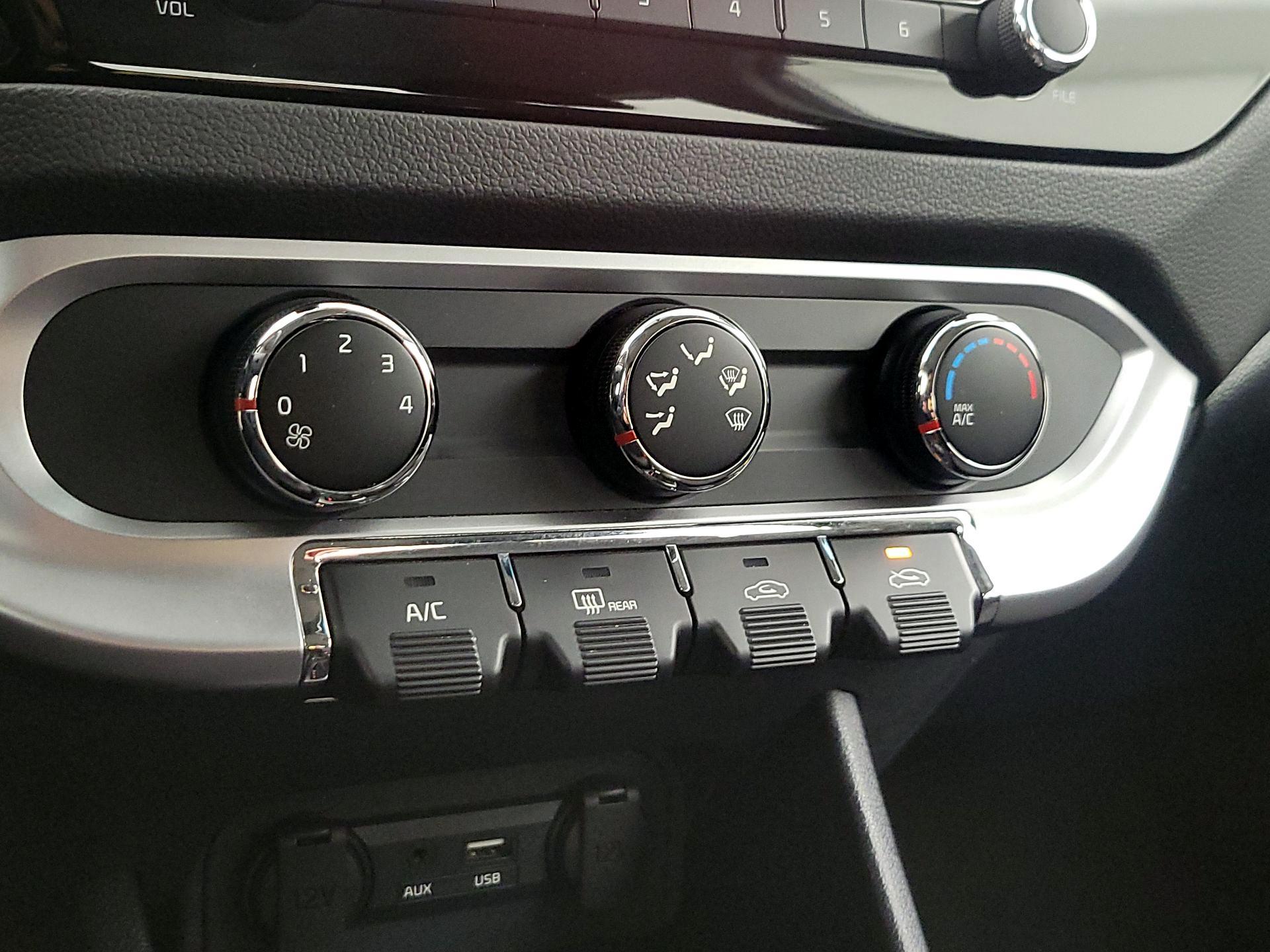 Thumbnail: 2016 Kia Rio - 15