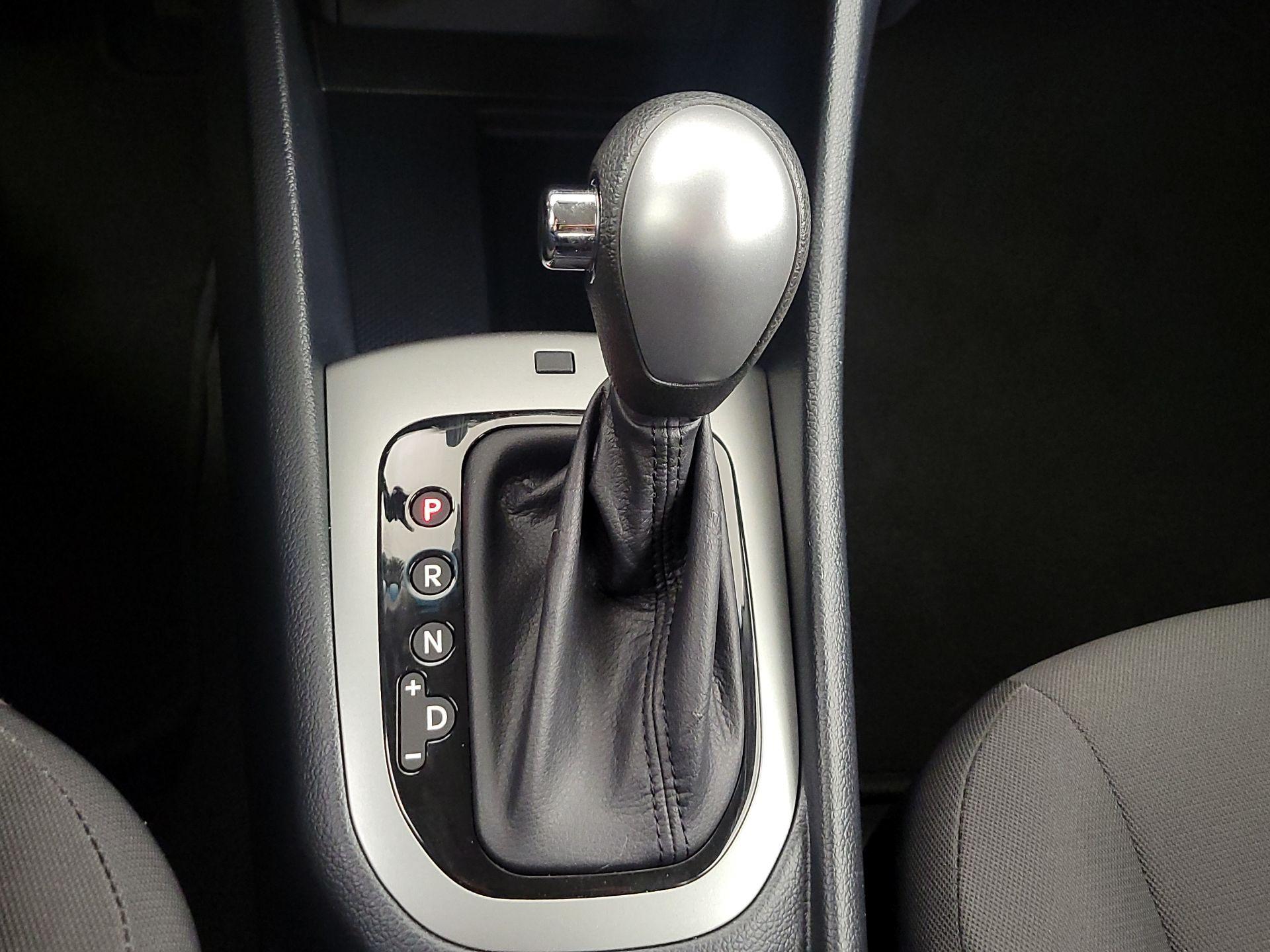 Thumbnail: 2016 Kia Rio - 16