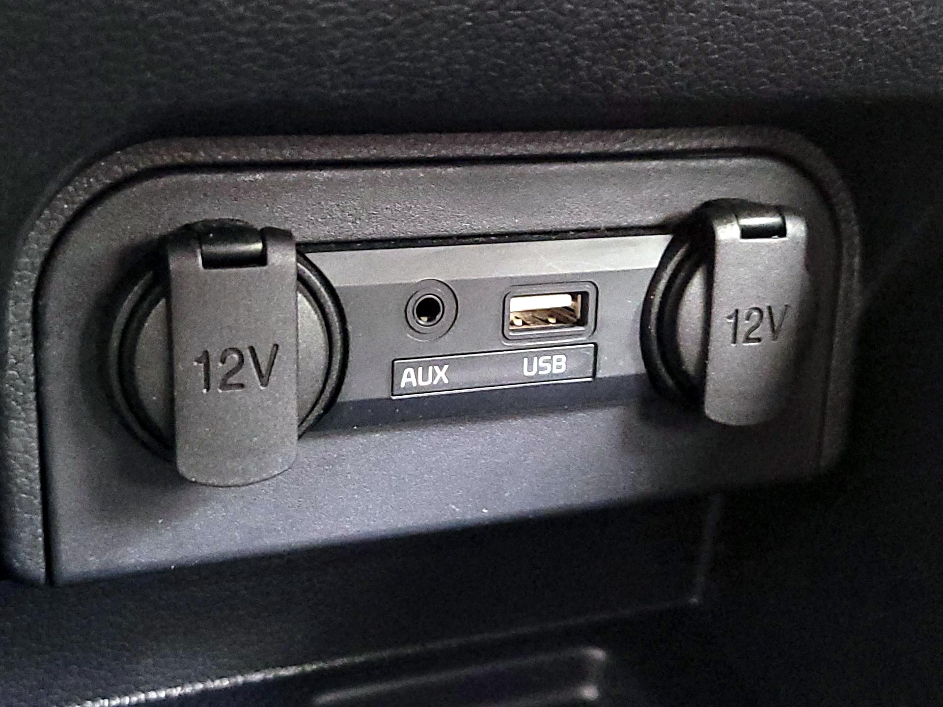 Thumbnail: 2016 Kia Rio - 17