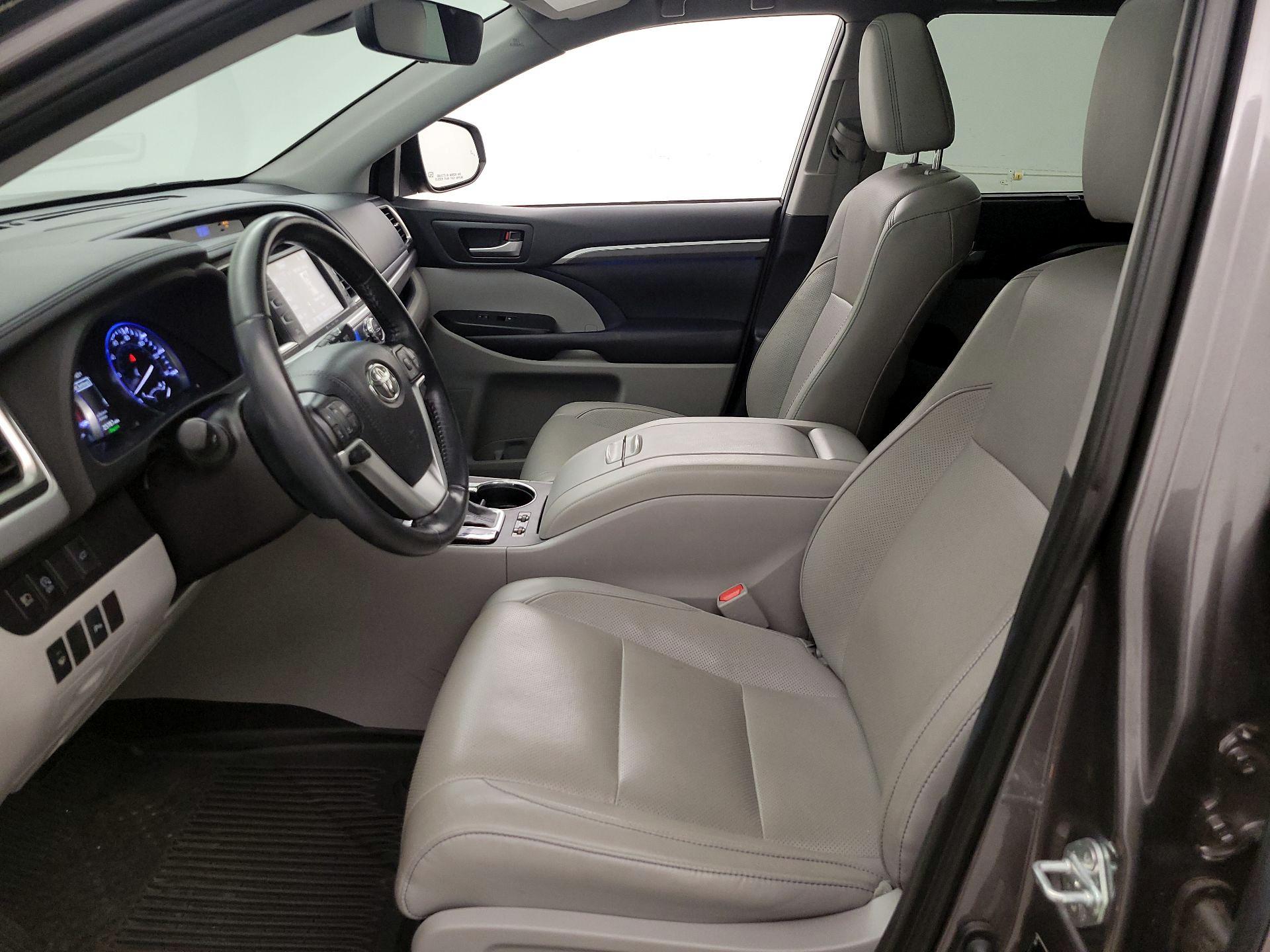 Thumbnail: 2019 Toyota Highlander - 11