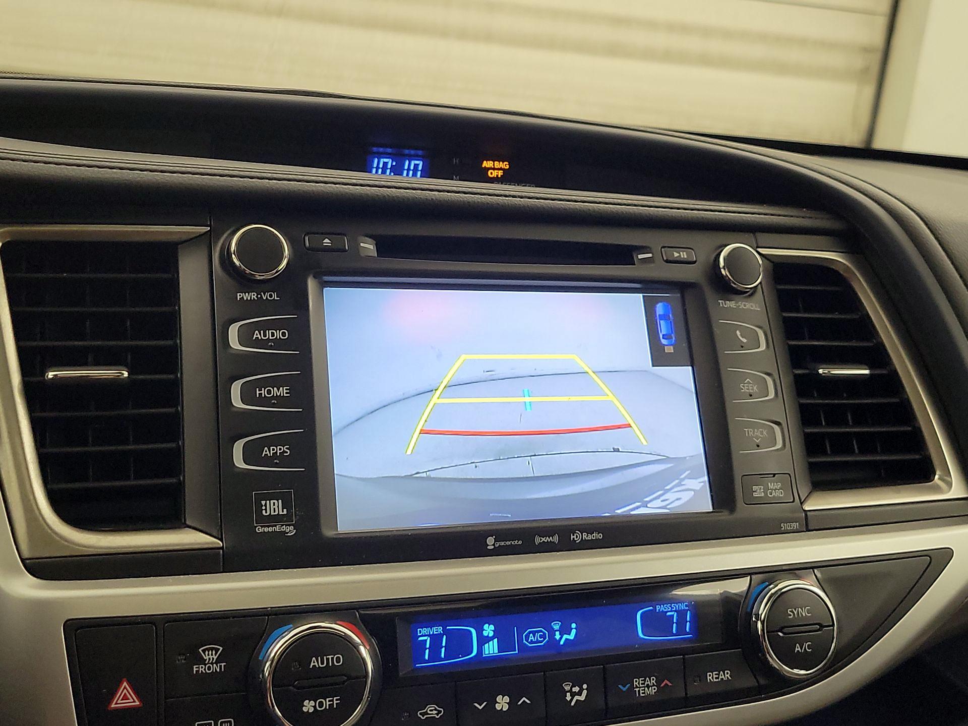 Thumbnail: 2019 Toyota Highlander - 14