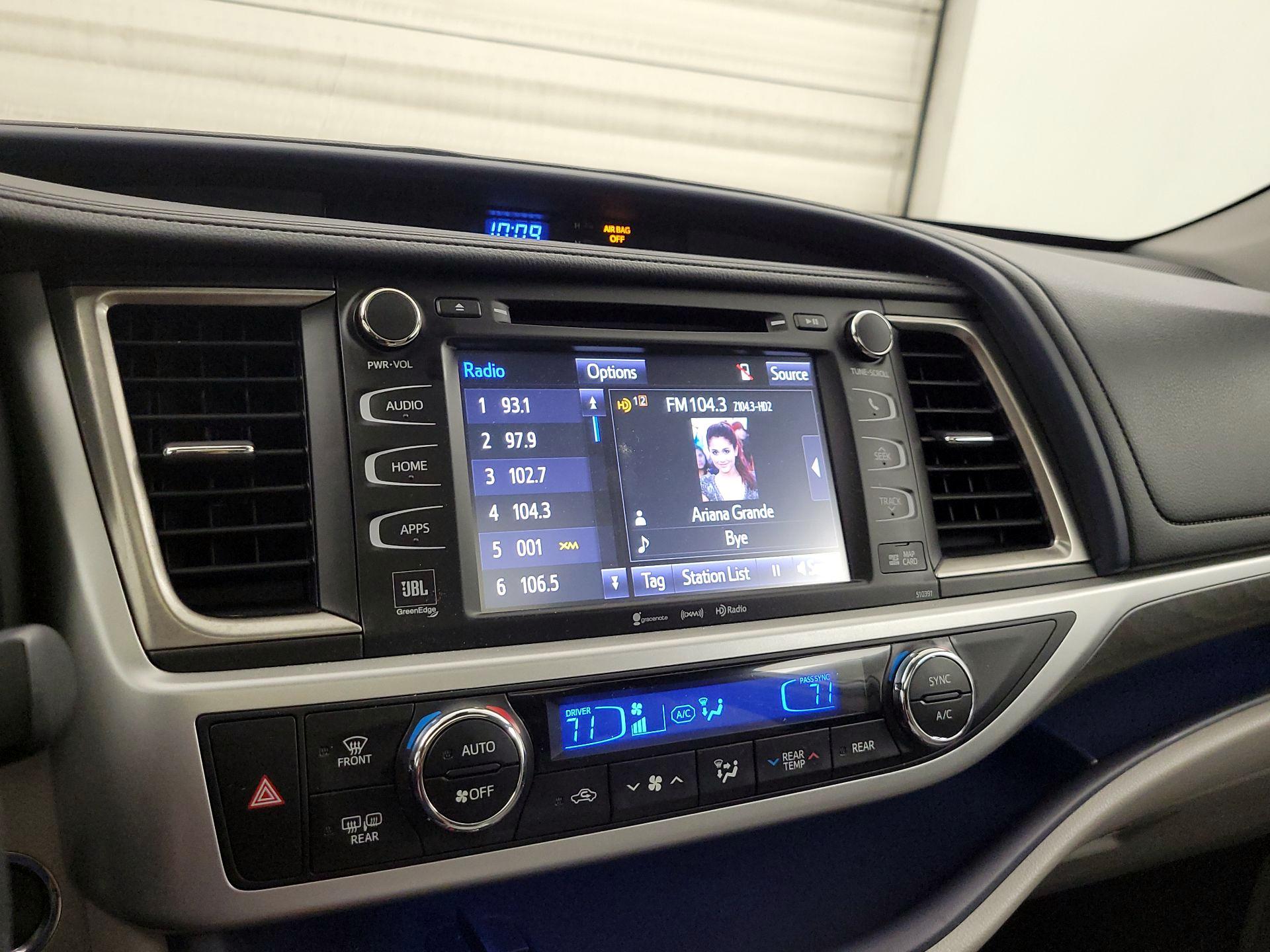 Thumbnail: 2019 Toyota Highlander - 15