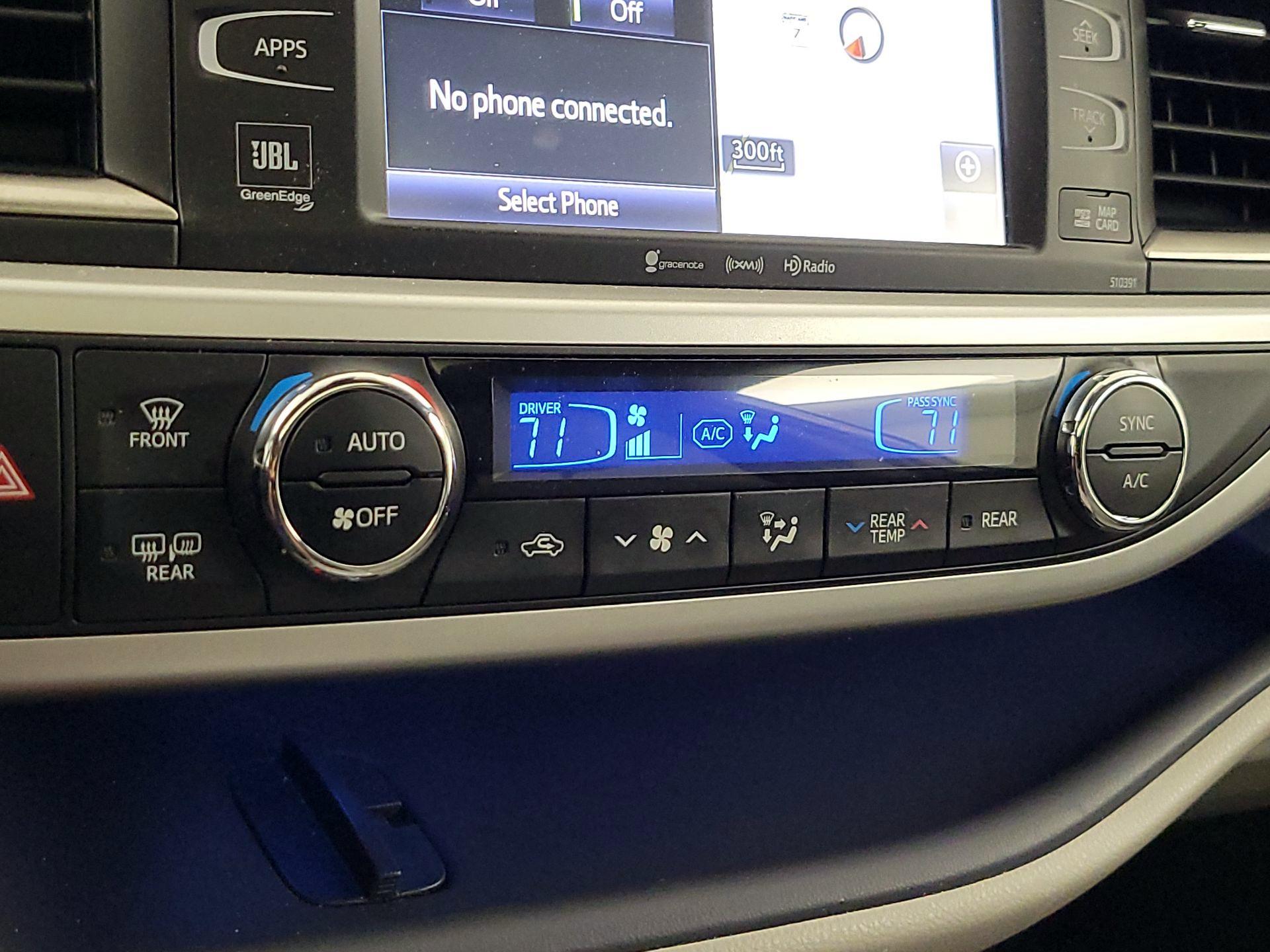 Thumbnail: 2019 Toyota Highlander - 16