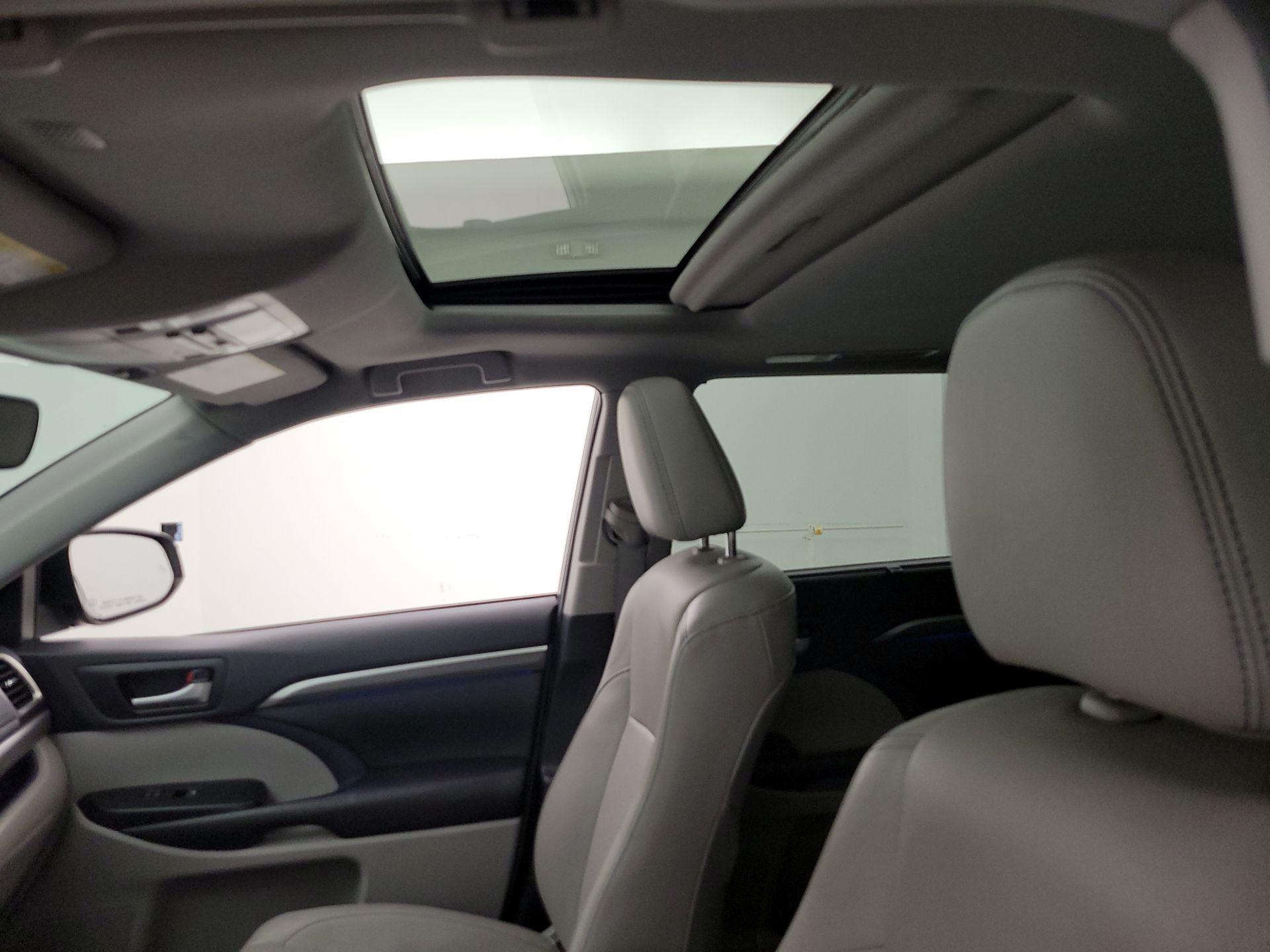 Thumbnail: 2019 Toyota Highlander - 19