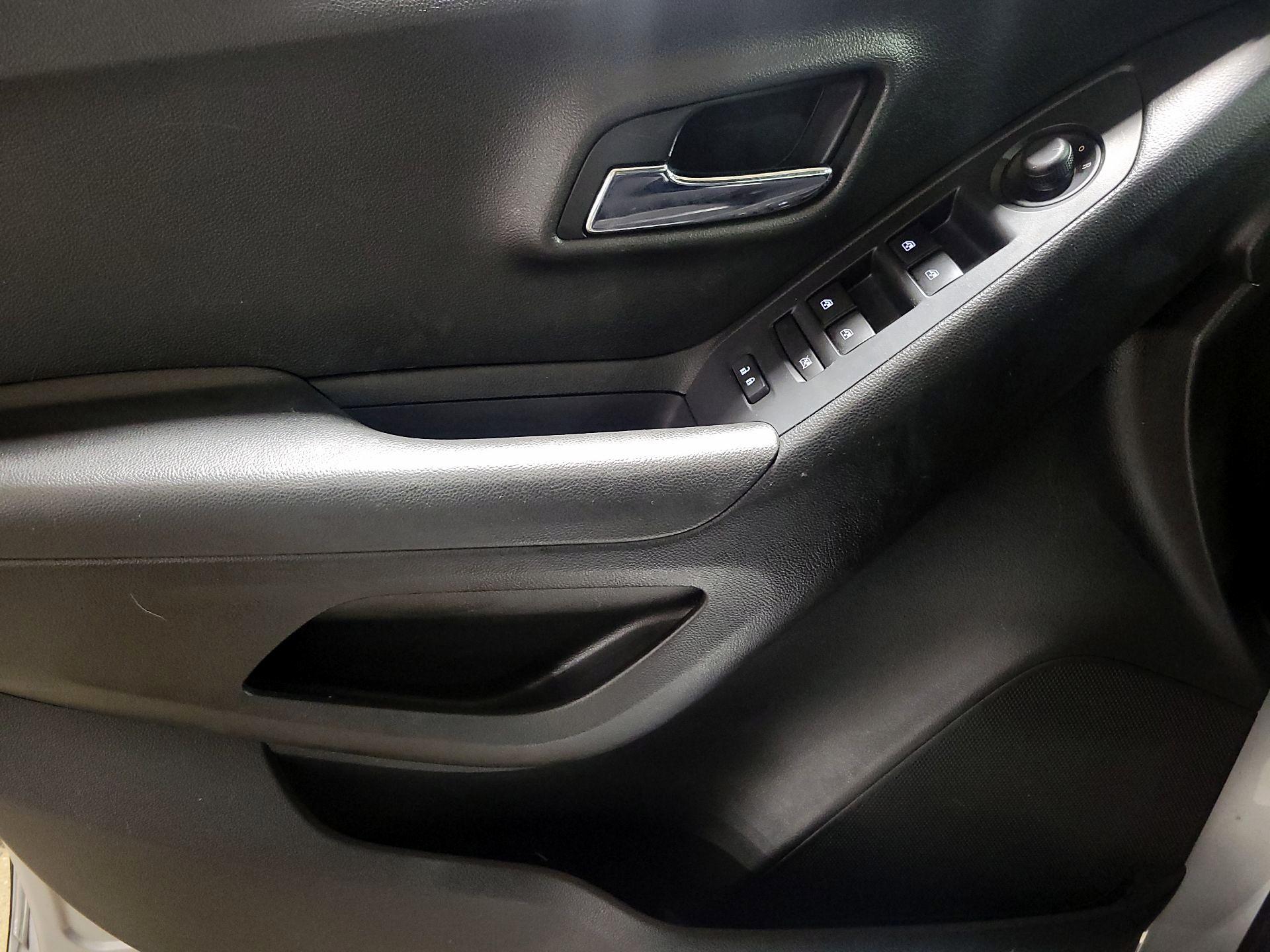 Thumbnail: 2020 Chevrolet Trax - 12