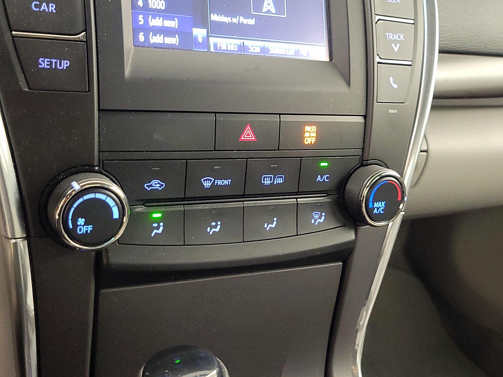 Thumbnail: 2016 Toyota Camry - 16