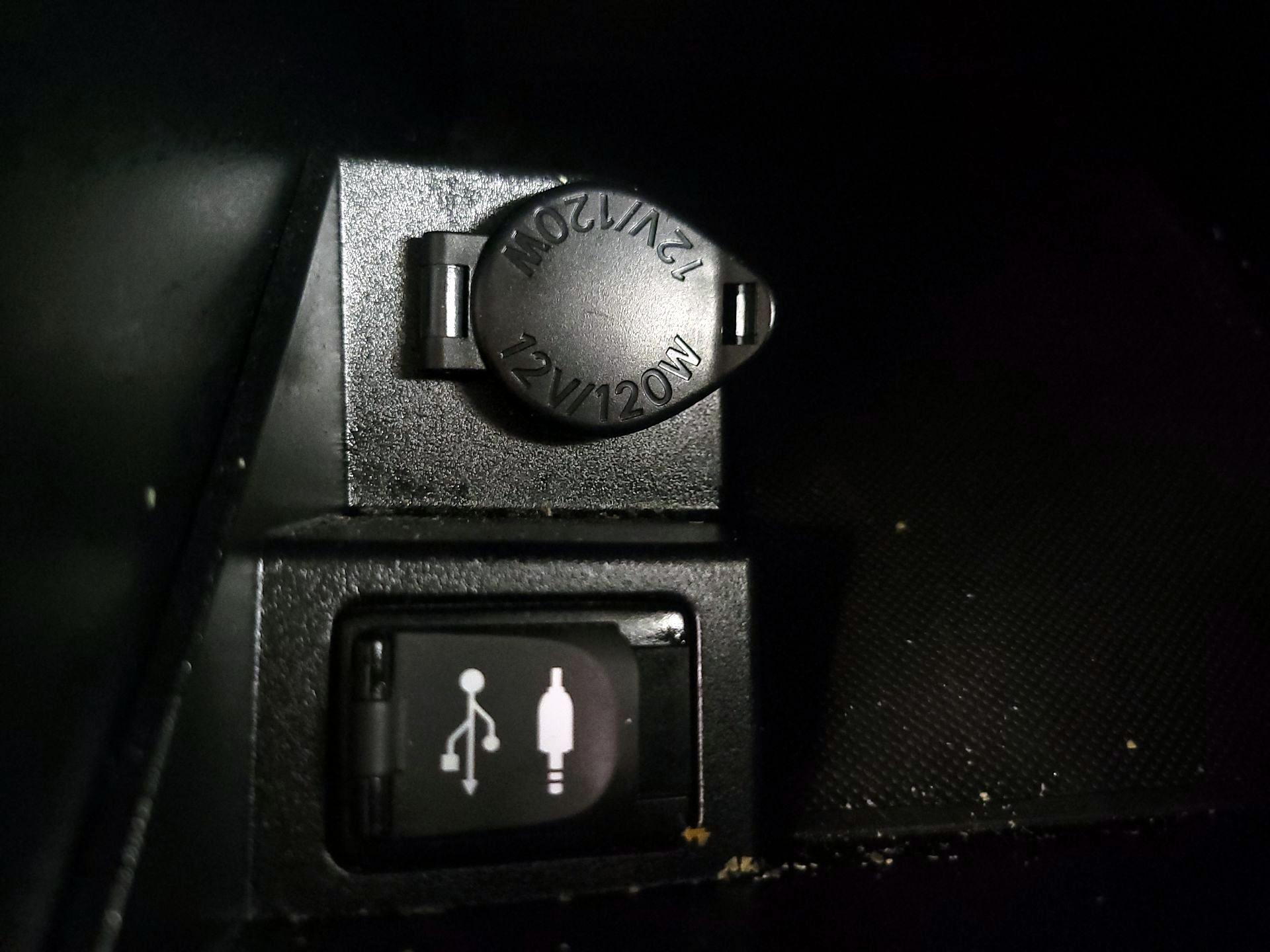 Thumbnail: 2016 Toyota Camry - 18