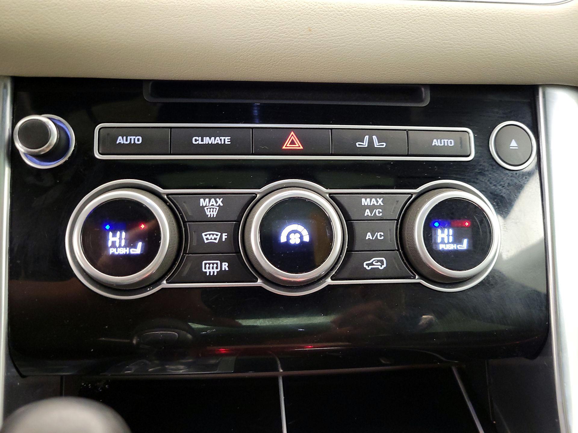 Thumbnail: 2017 Land Rover Range Rover Sport - 17