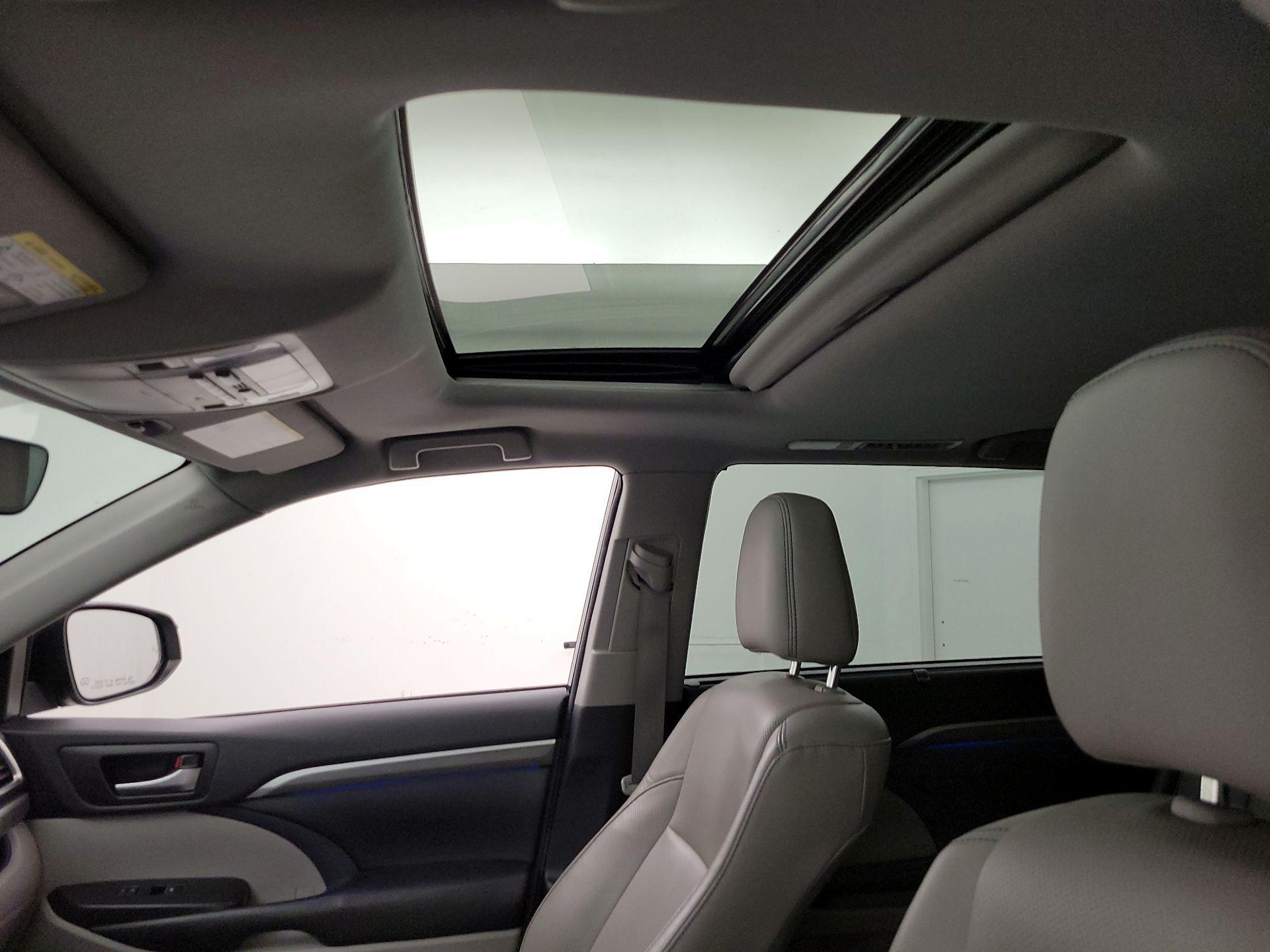 Thumbnail: 2018 Toyota Highlander - 19