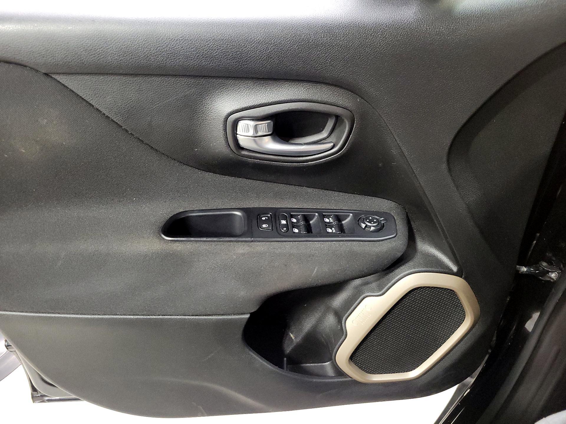 Thumbnail: 2017 Jeep Renegade - 12