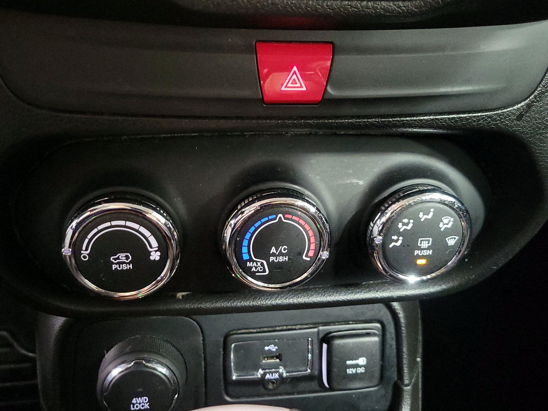 Thumbnail: 2017 Jeep Renegade - 16