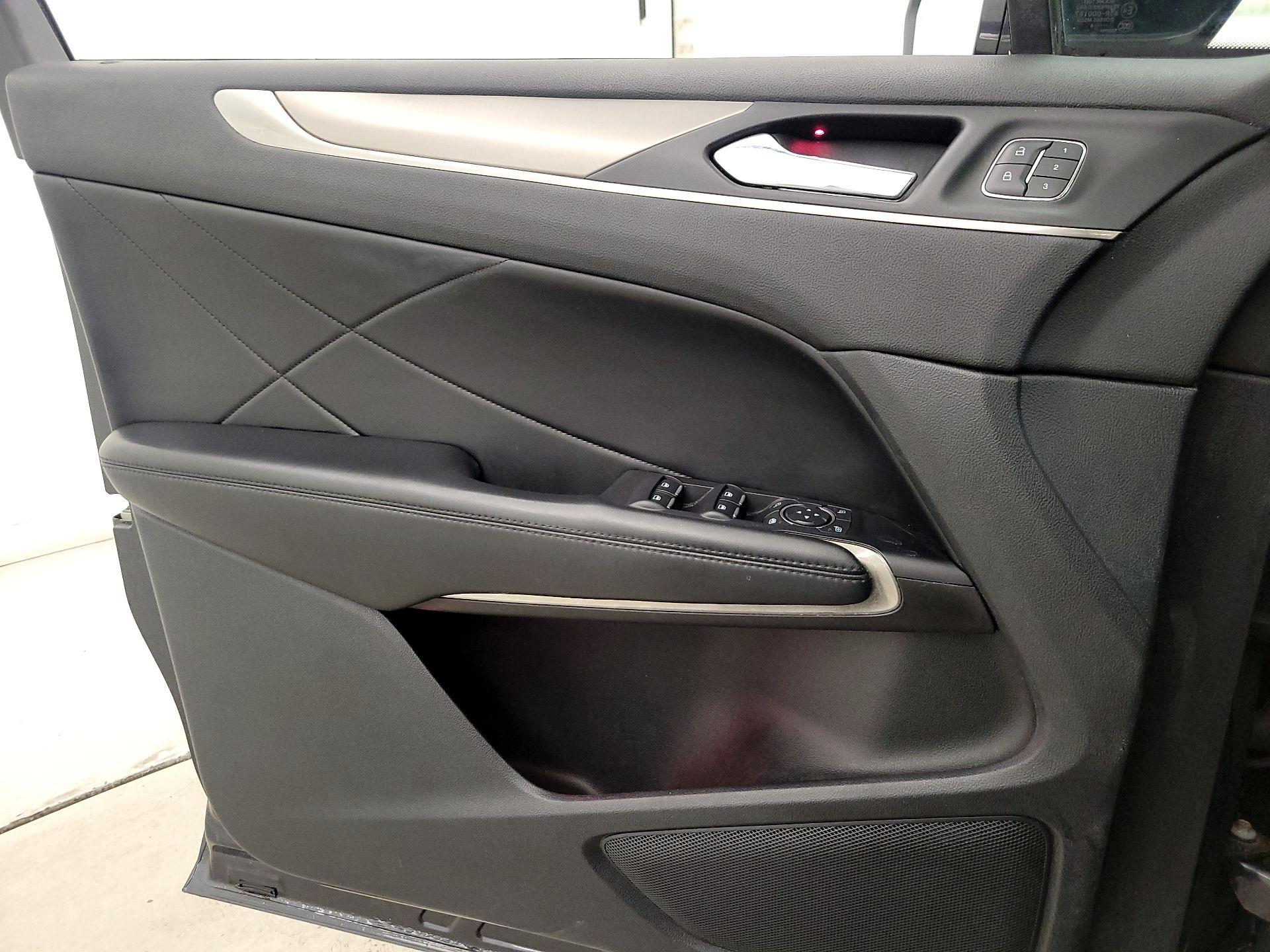 Thumbnail: 2015 Lincoln MKC - 12