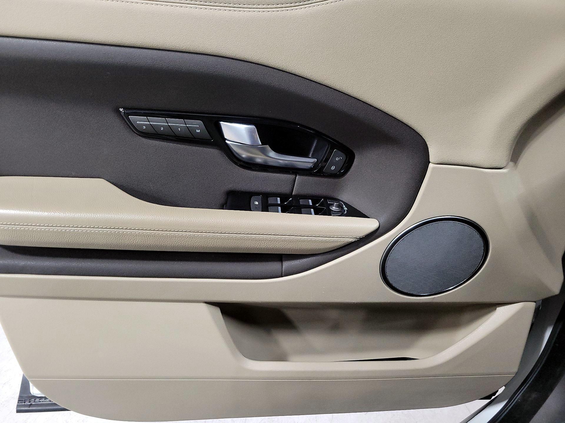 Thumbnail: 2018 Land Rover Range Rover Evoque - 12