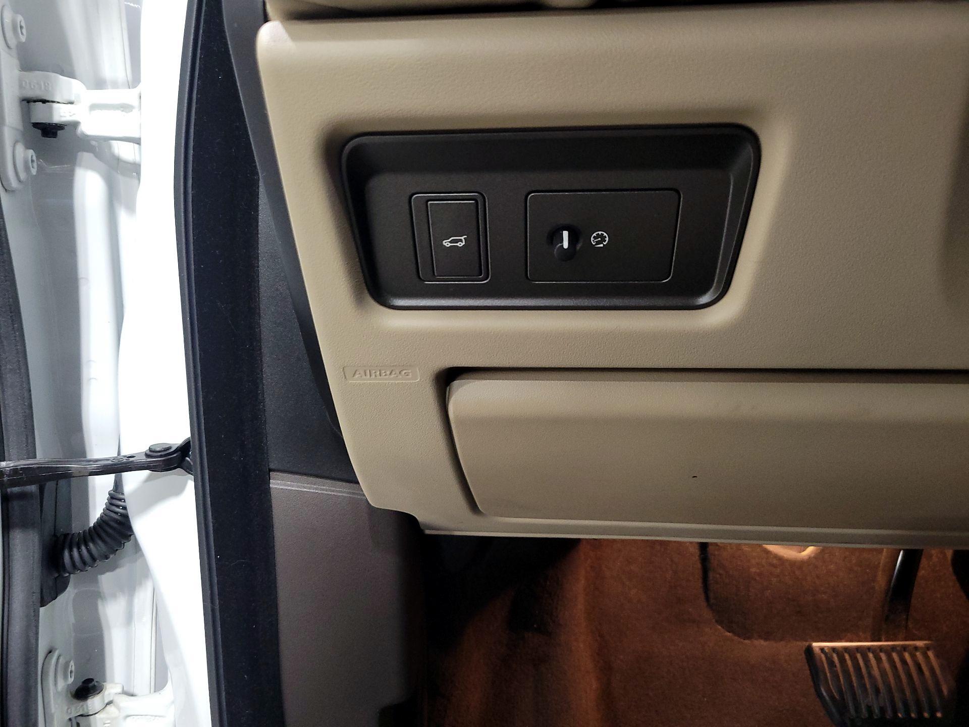 Thumbnail: 2018 Land Rover Range Rover Evoque - 13