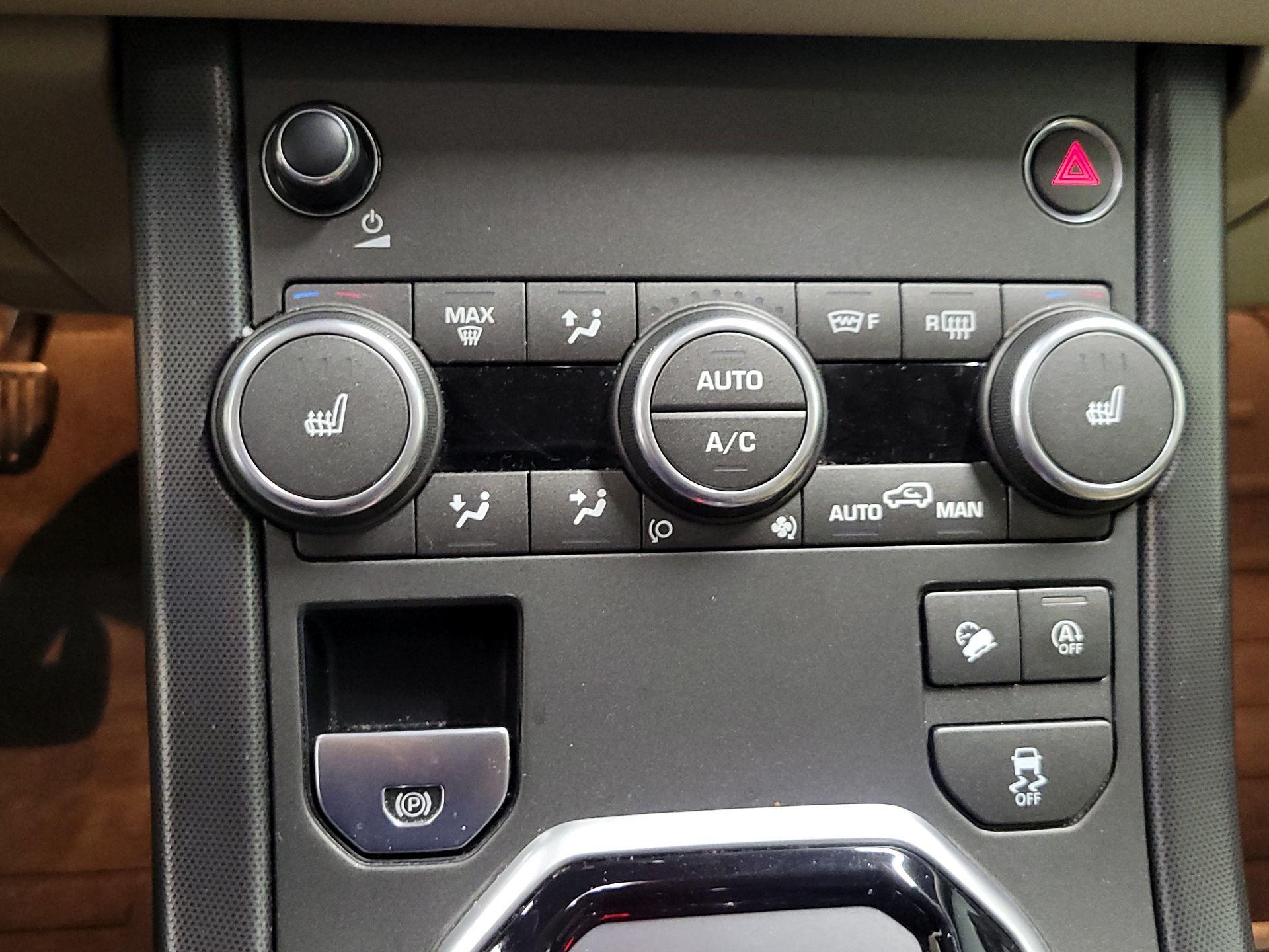 Thumbnail: 2018 Land Rover Range Rover Evoque - 17