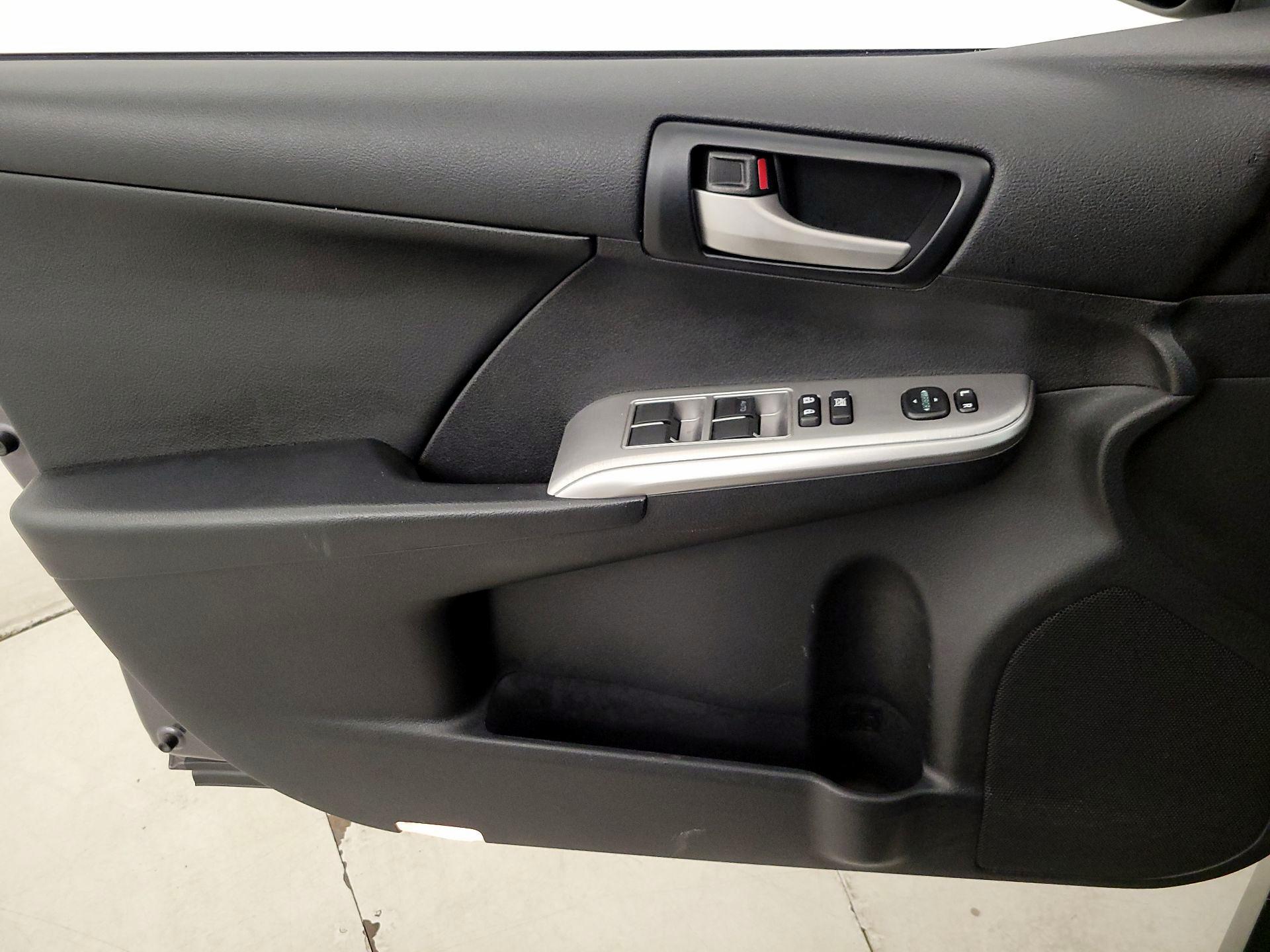 Thumbnail: 2014 Toyota Camry - 12