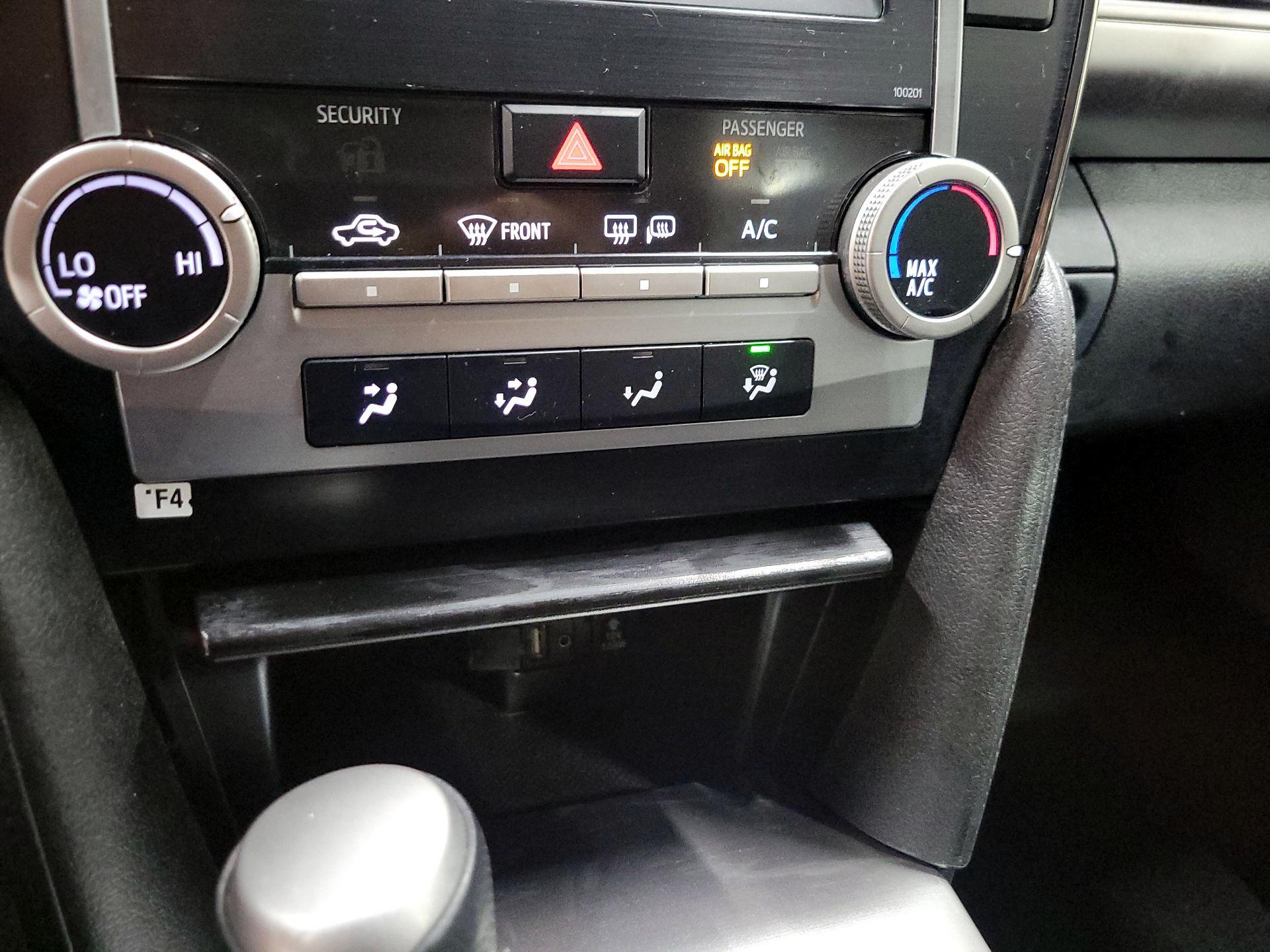 Thumbnail: 2014 Toyota Camry - 16