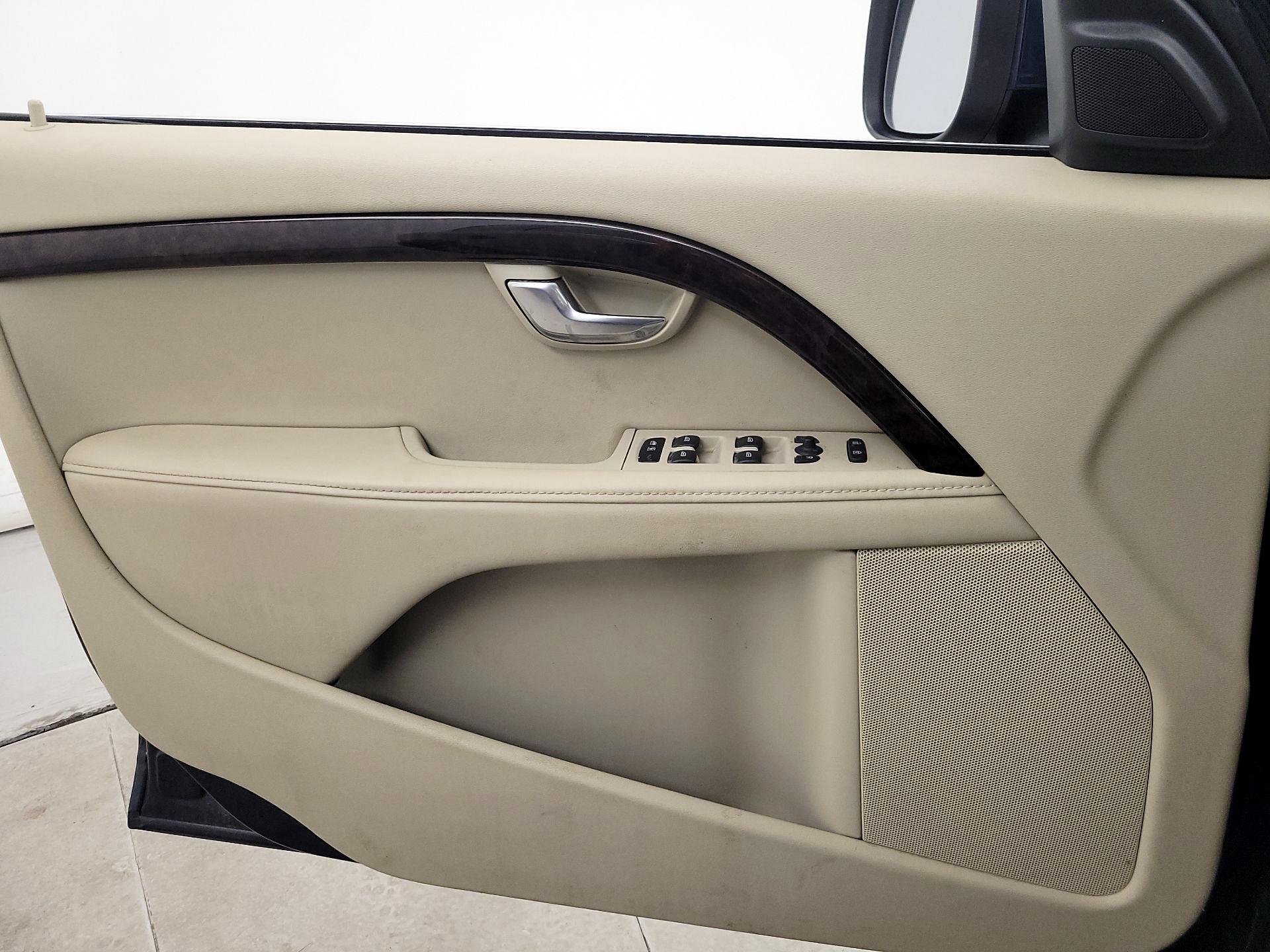 Thumbnail: 2015 Volvo XC70 - 12