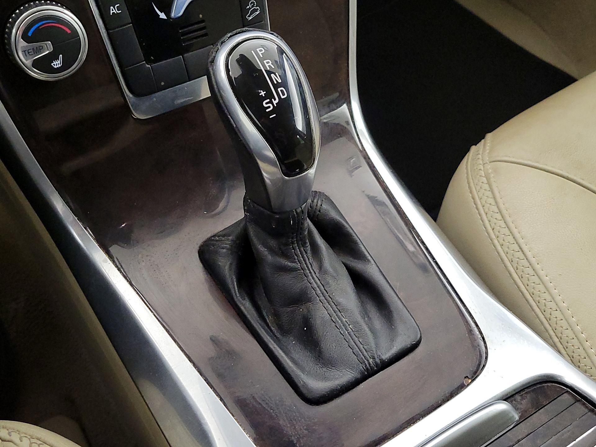 Thumbnail: 2015 Volvo XC70 - 17