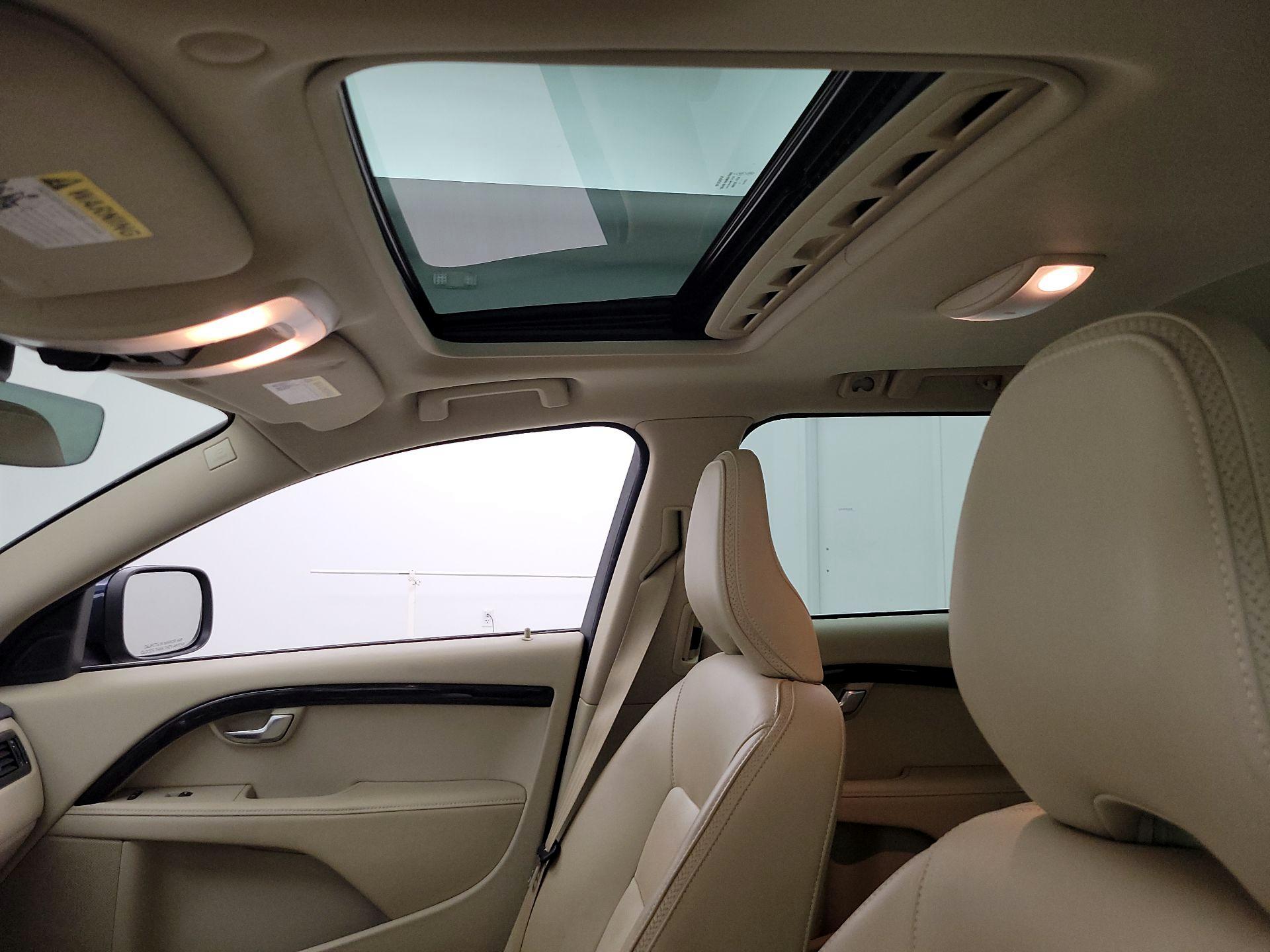 Thumbnail: 2015 Volvo XC70 - 19