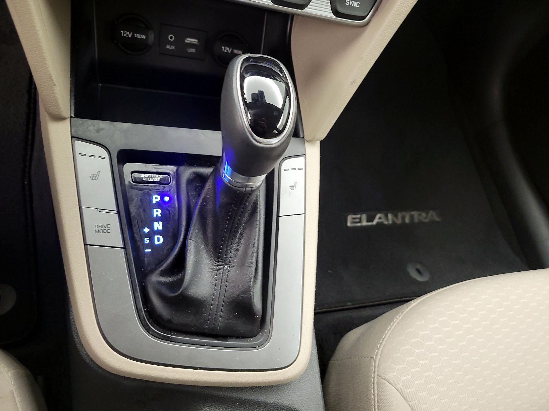 Thumbnail: 2020 Hyundai Elantra - 17