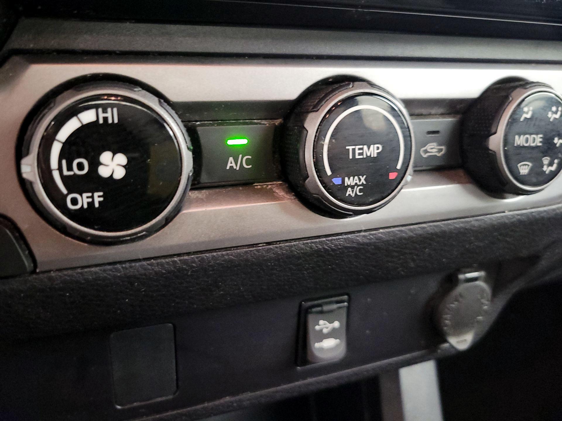 Thumbnail: 2017 Toyota Tacoma - 15