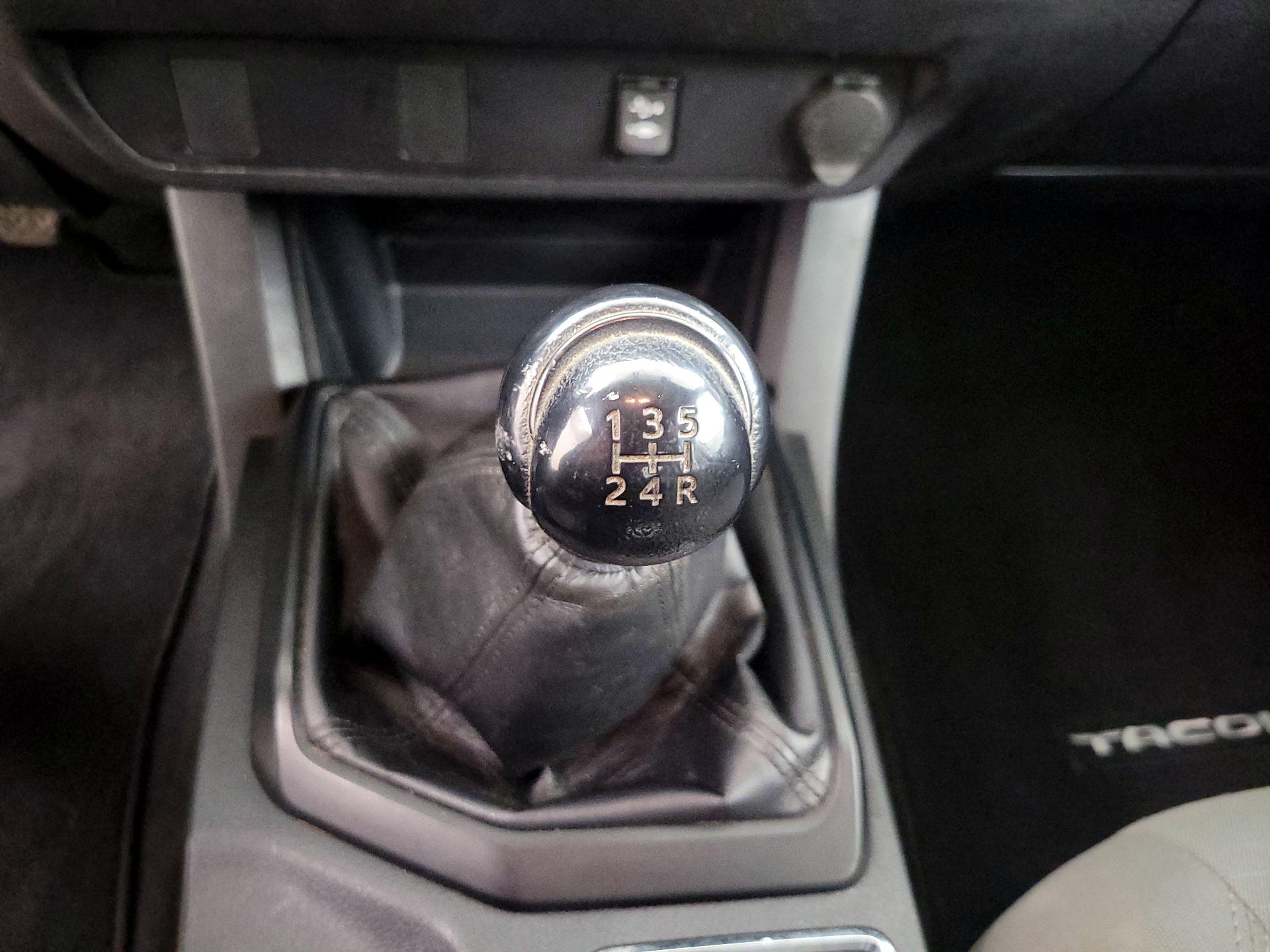 Thumbnail: 2017 Toyota Tacoma - 16