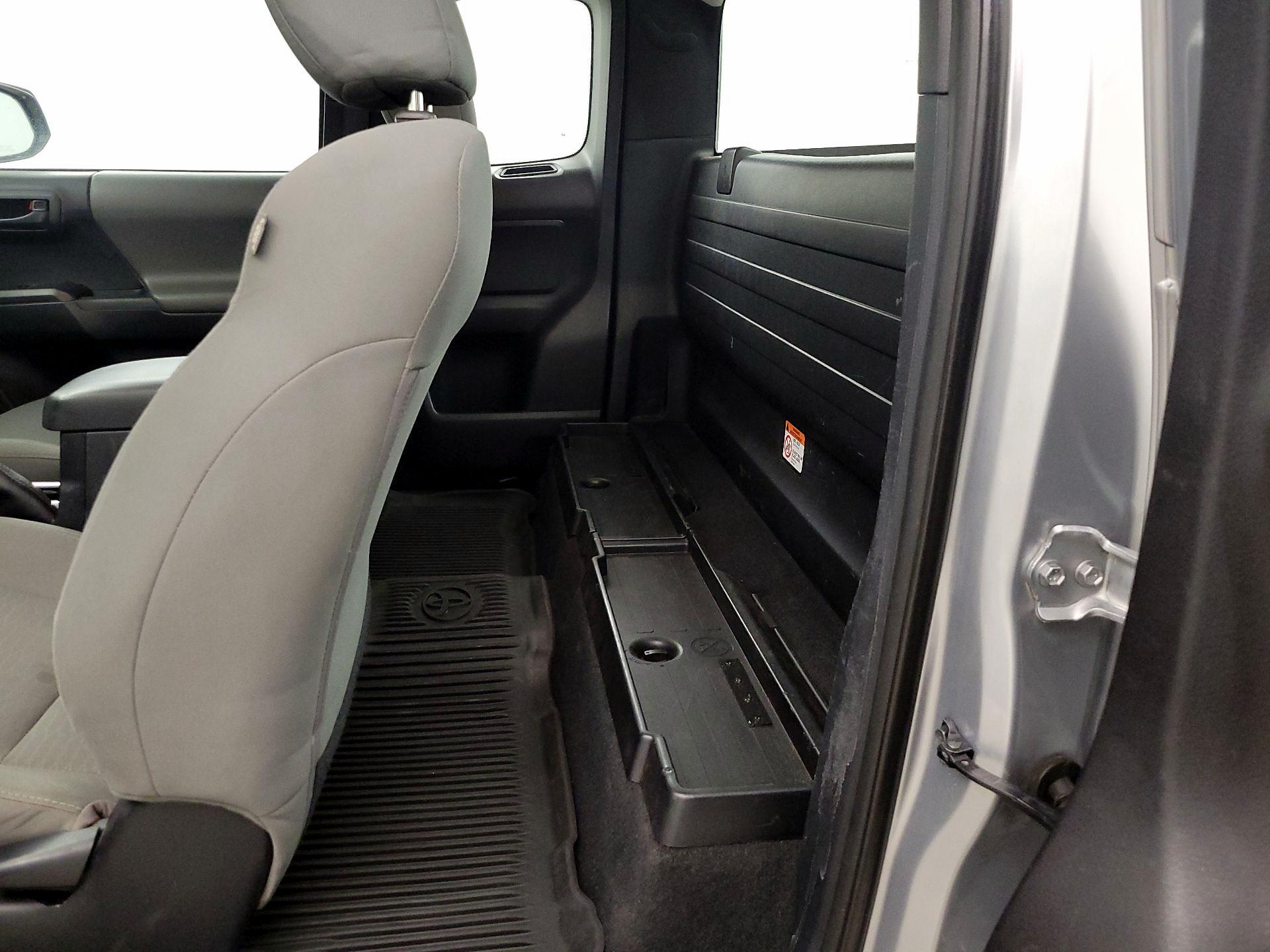 Thumbnail: 2017 Toyota Tacoma - 18