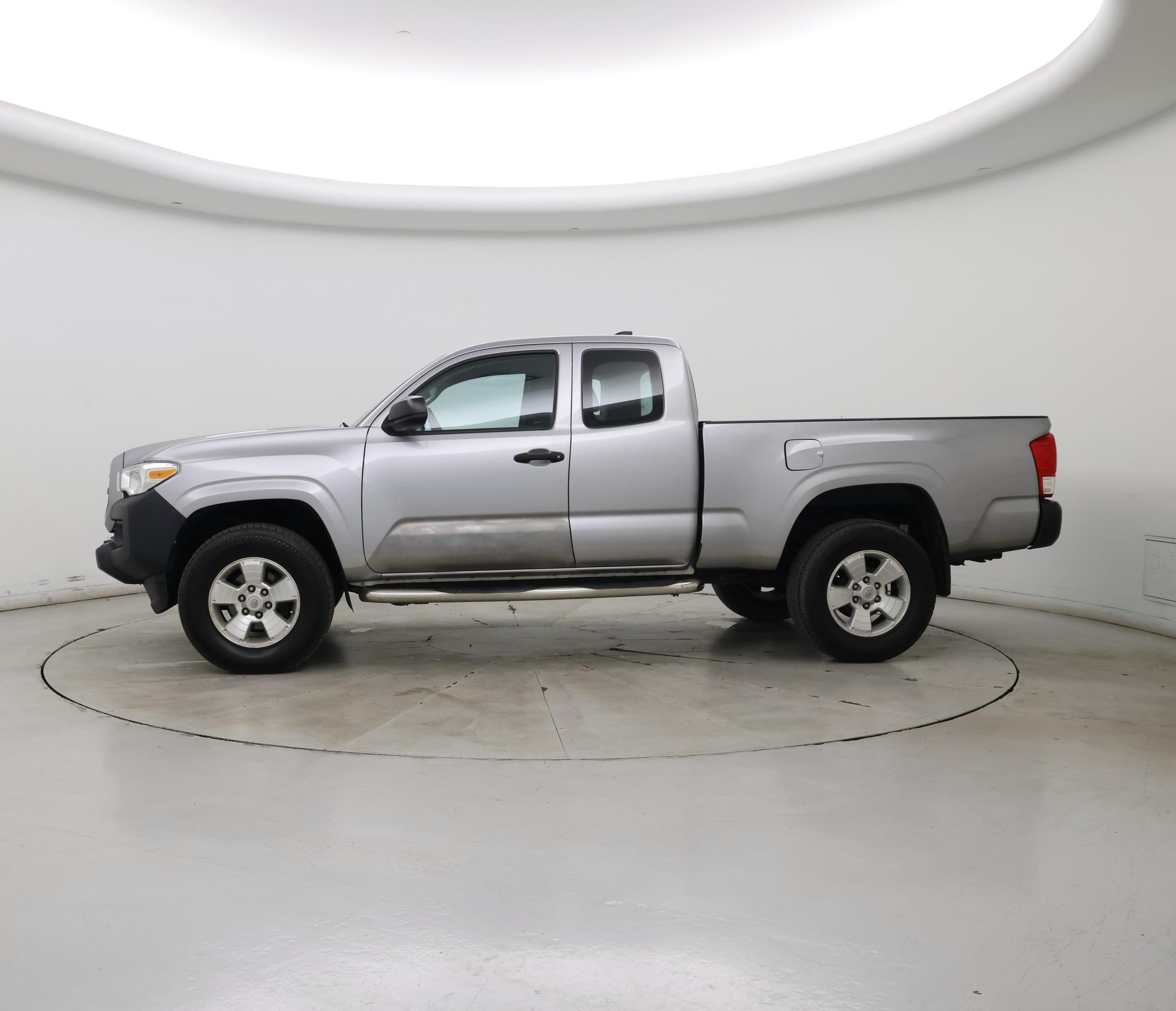 Thumbnail: 2017 Toyota Tacoma - 3