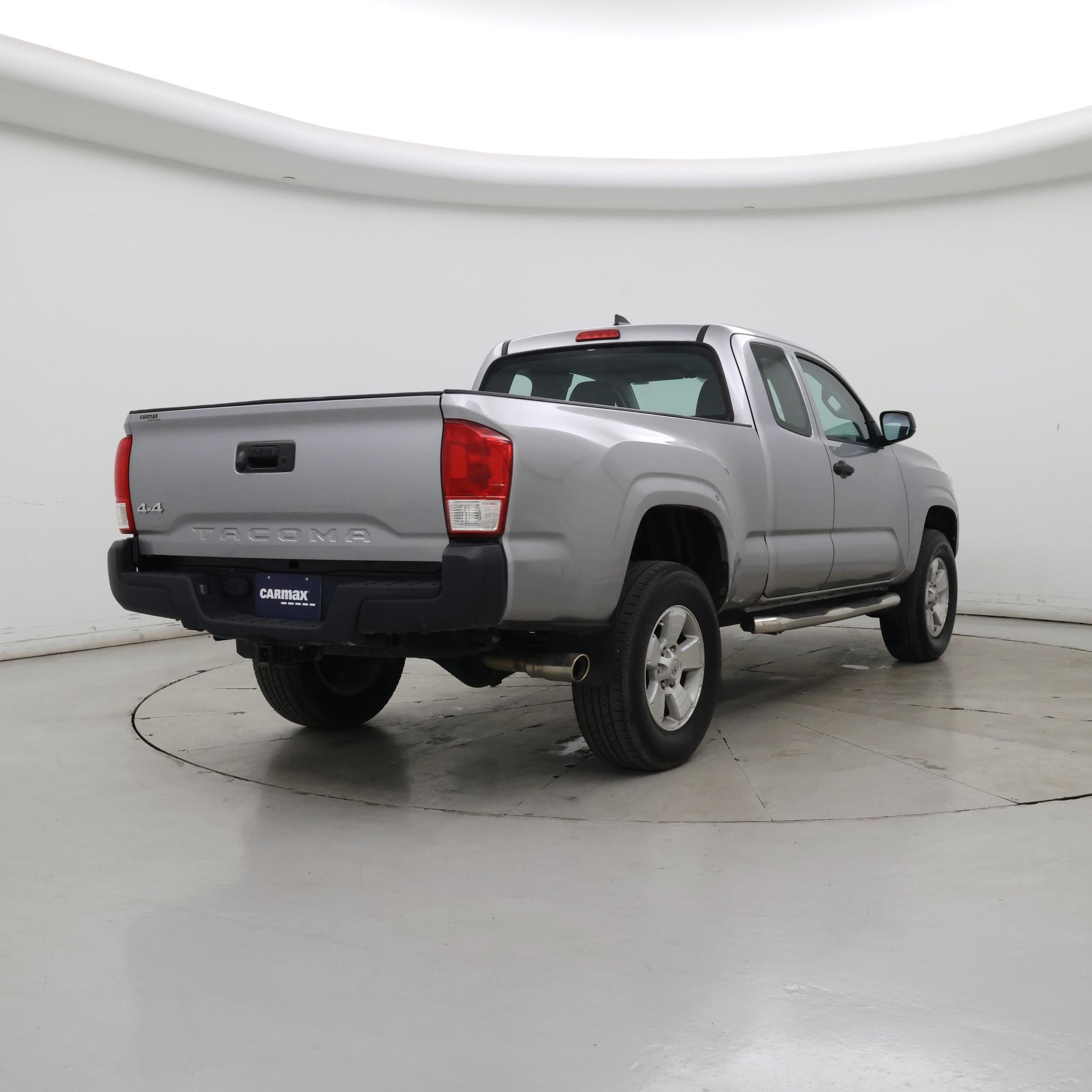 Thumbnail: 2017 Toyota Tacoma - 8