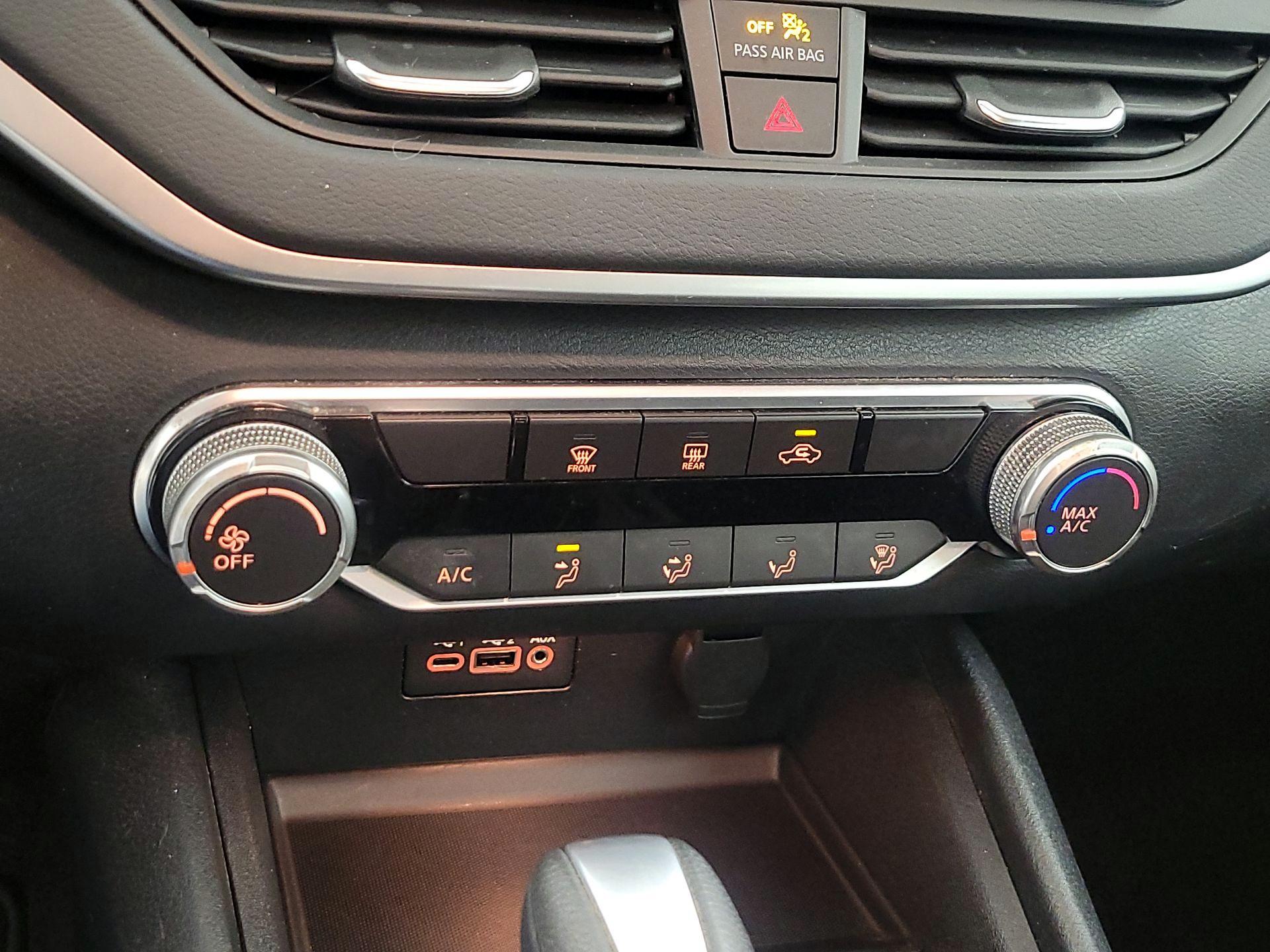 Thumbnail: 2019 Nissan Altima - 16