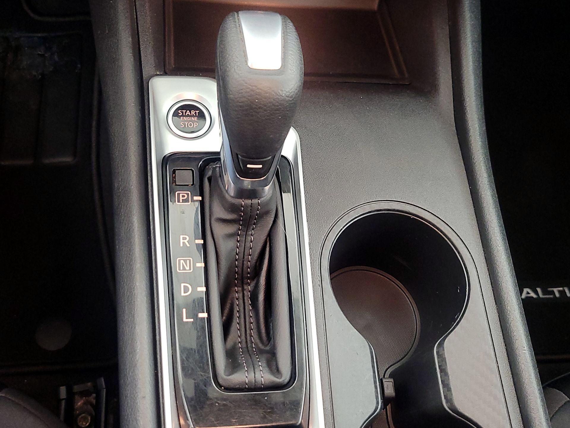 Thumbnail: 2019 Nissan Altima - 17