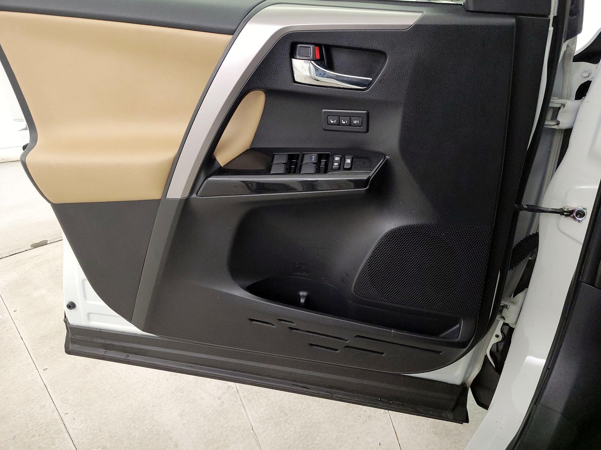 Thumbnail: 2018 Toyota RAV4 - 12