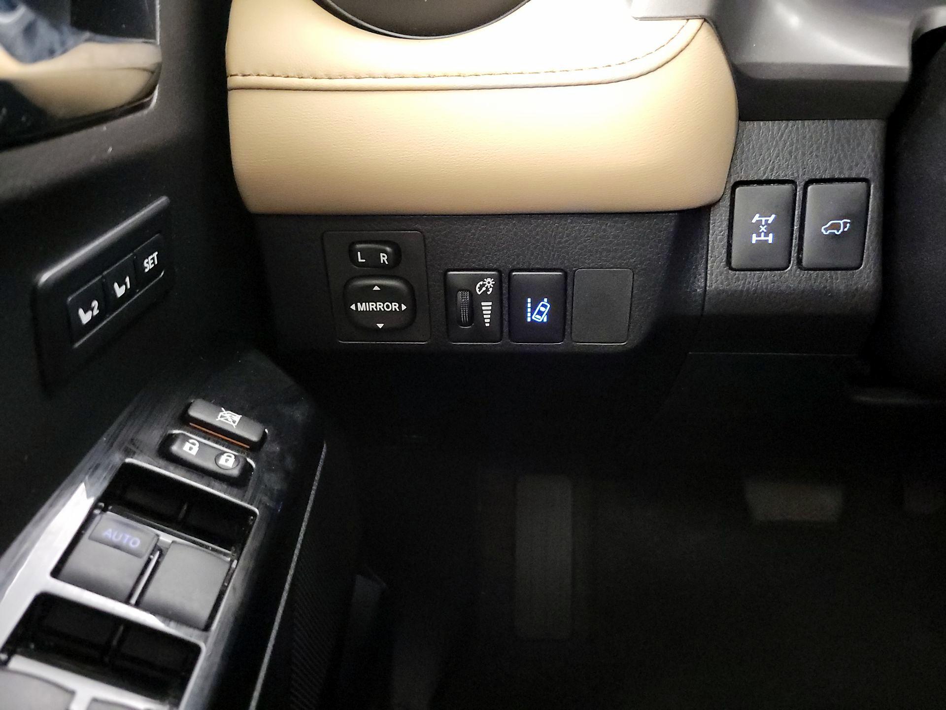 Thumbnail: 2018 Toyota RAV4 - 13