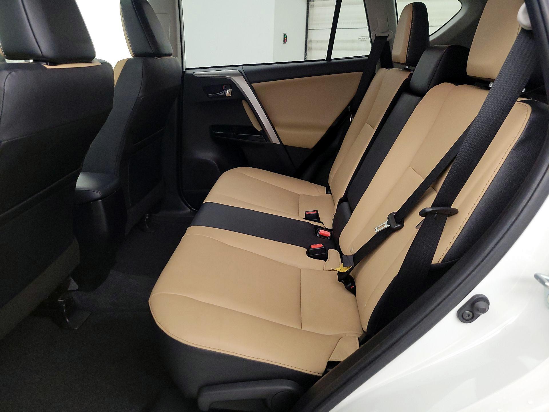 Thumbnail: 2018 Toyota RAV4 - 20