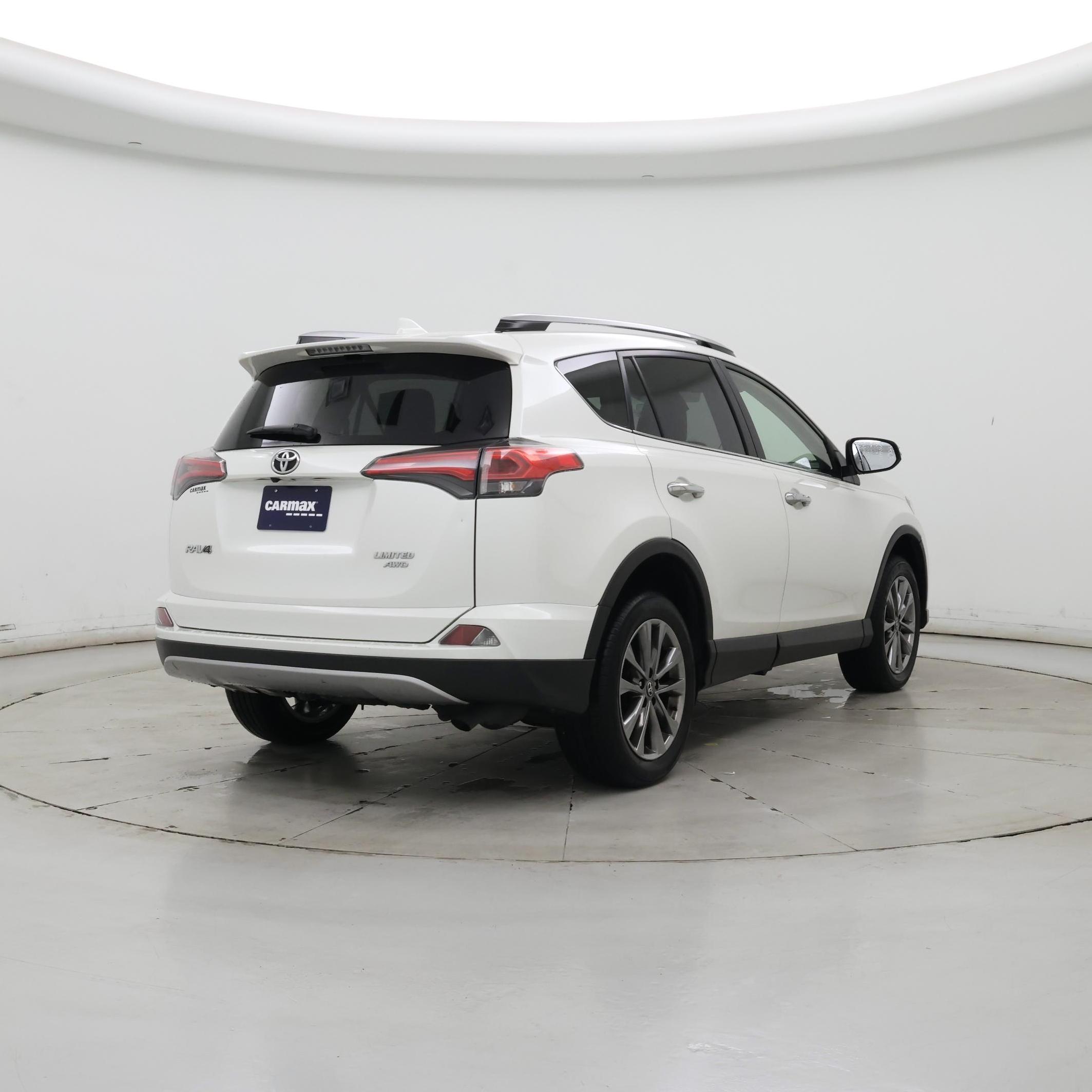 Thumbnail: 2018 Toyota RAV4 - 8