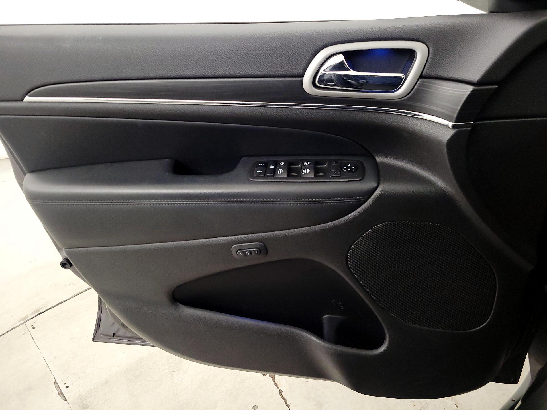 Thumbnail: 2021 Jeep Grand Cherokee - 12